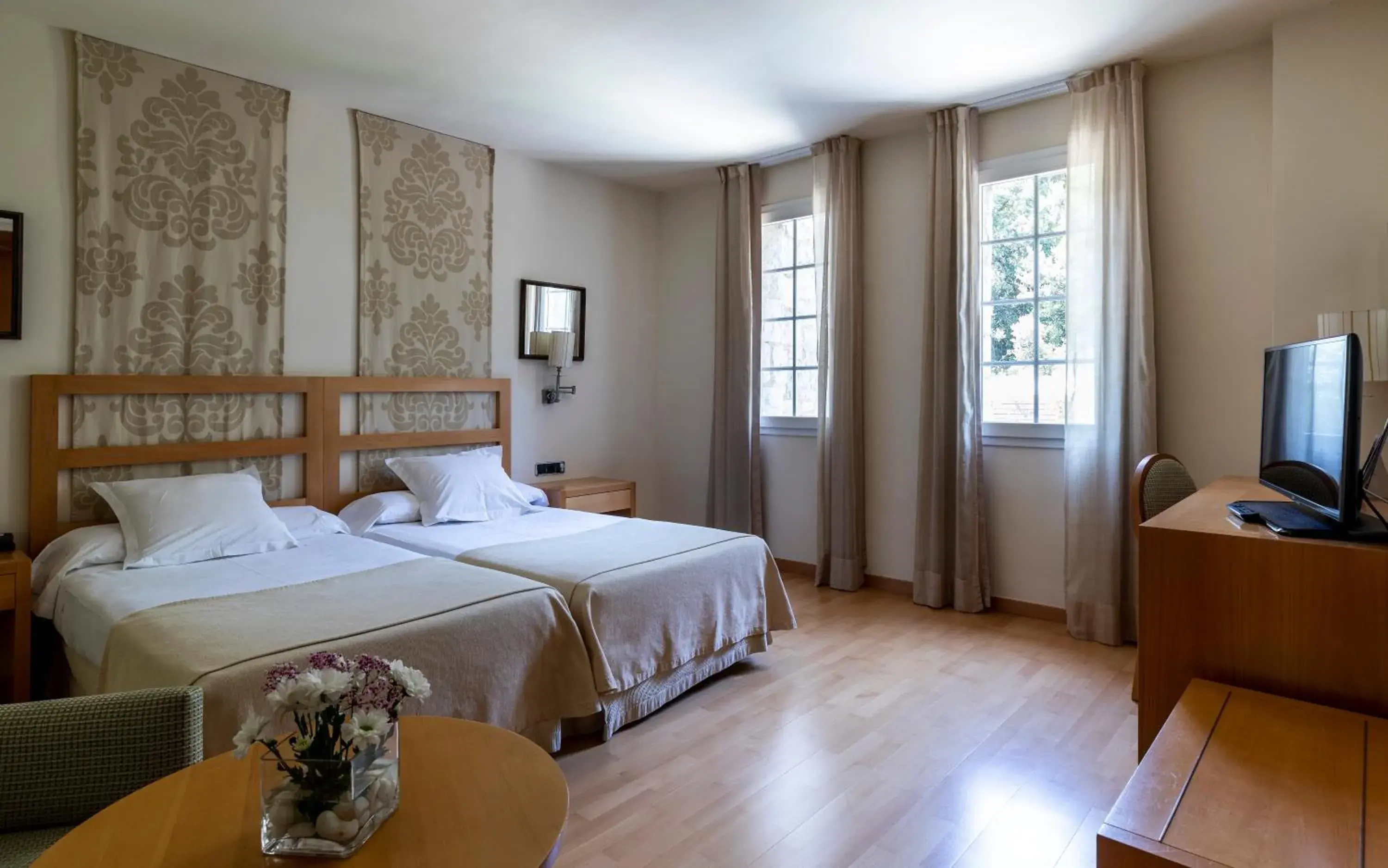 Standard Double Room in Parador de Vic-Sau Standard Double Room in Parador de Vic-Sau