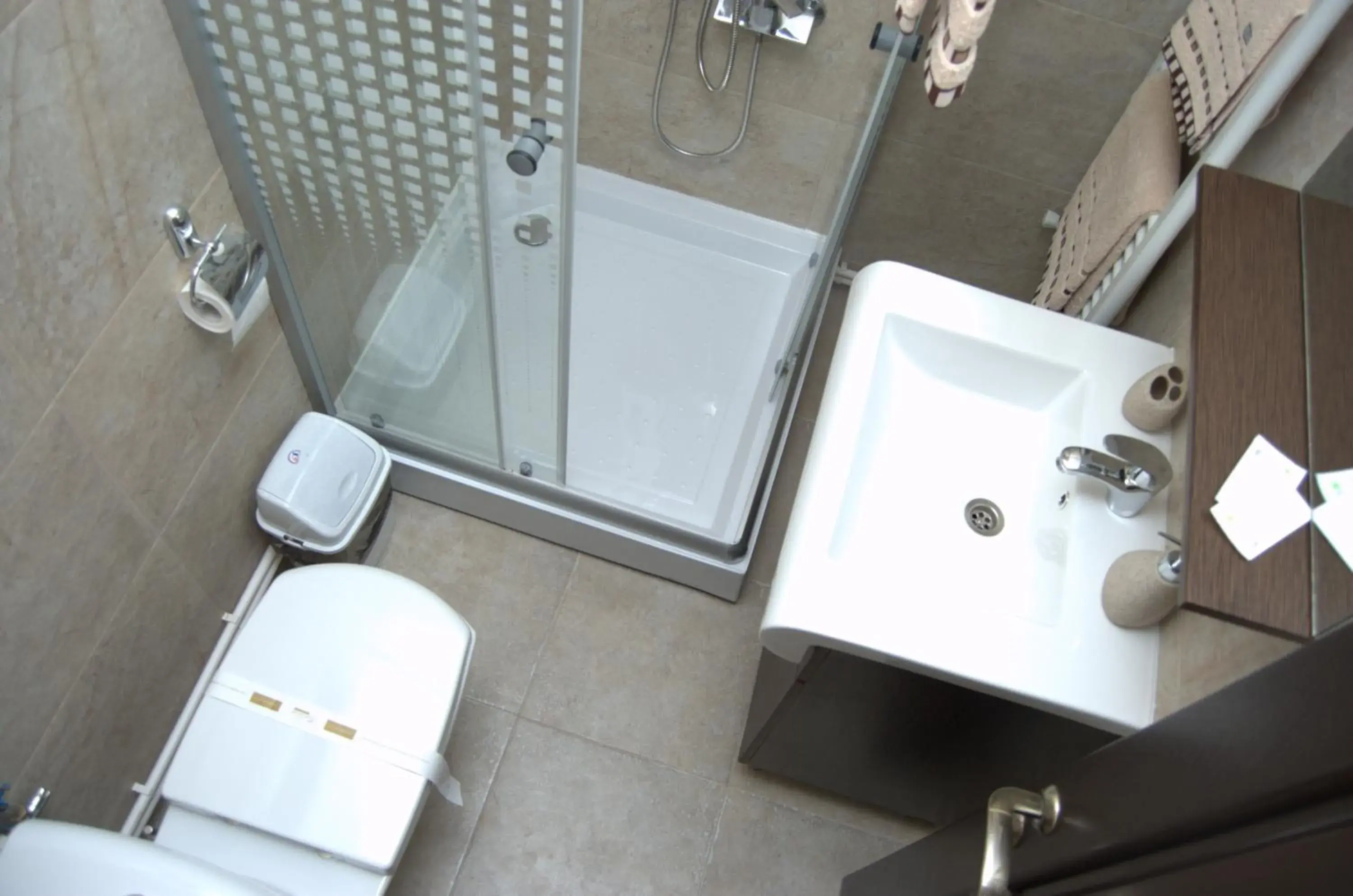 Triple Room with Balcony in Complex Parc Pini Moinesti Triple Room with Balcony in Complex Parc Pini Moinesti