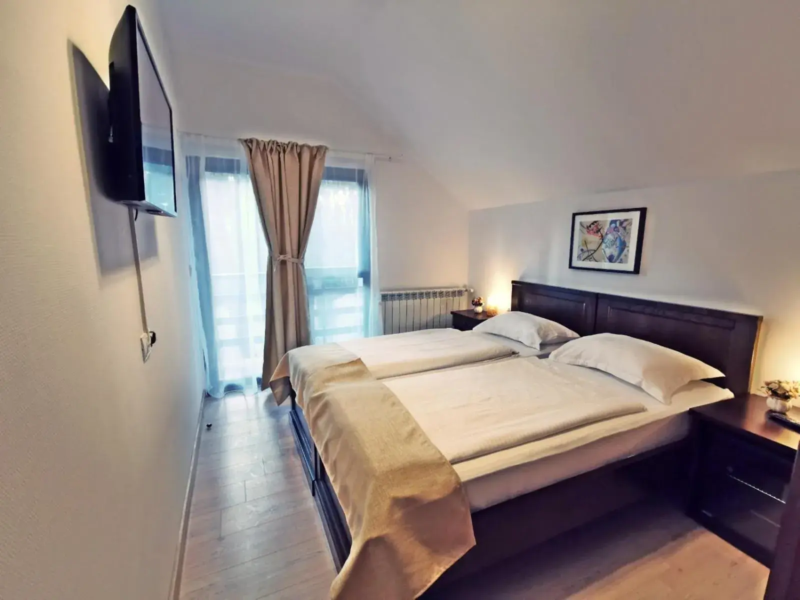 Deluxe Double Room with Balcony in Complex Parc Pini Moinesti Deluxe Double Room with Balcony in Complex Parc Pini Moinesti