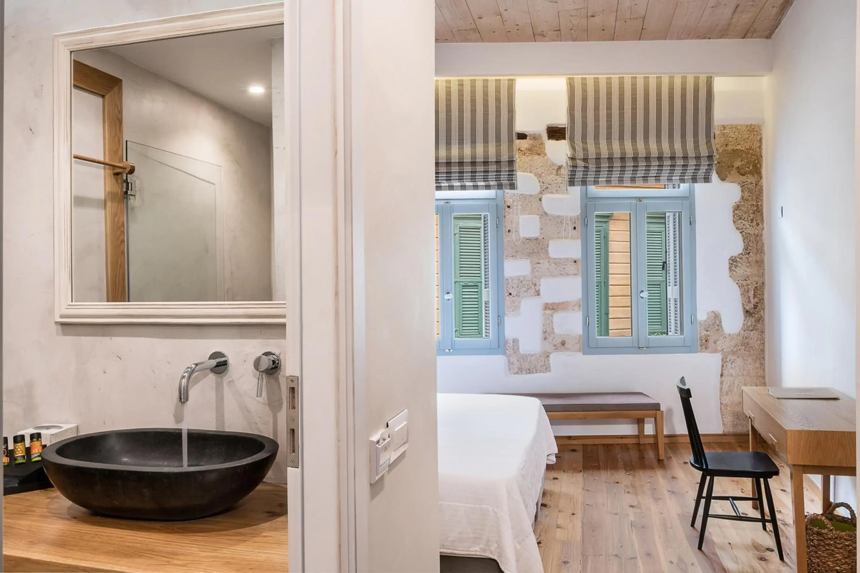 Deluxe Double or Twin Room with City View in Hotel Off Deluxe Double or Twin Room with City View in Hotel Off