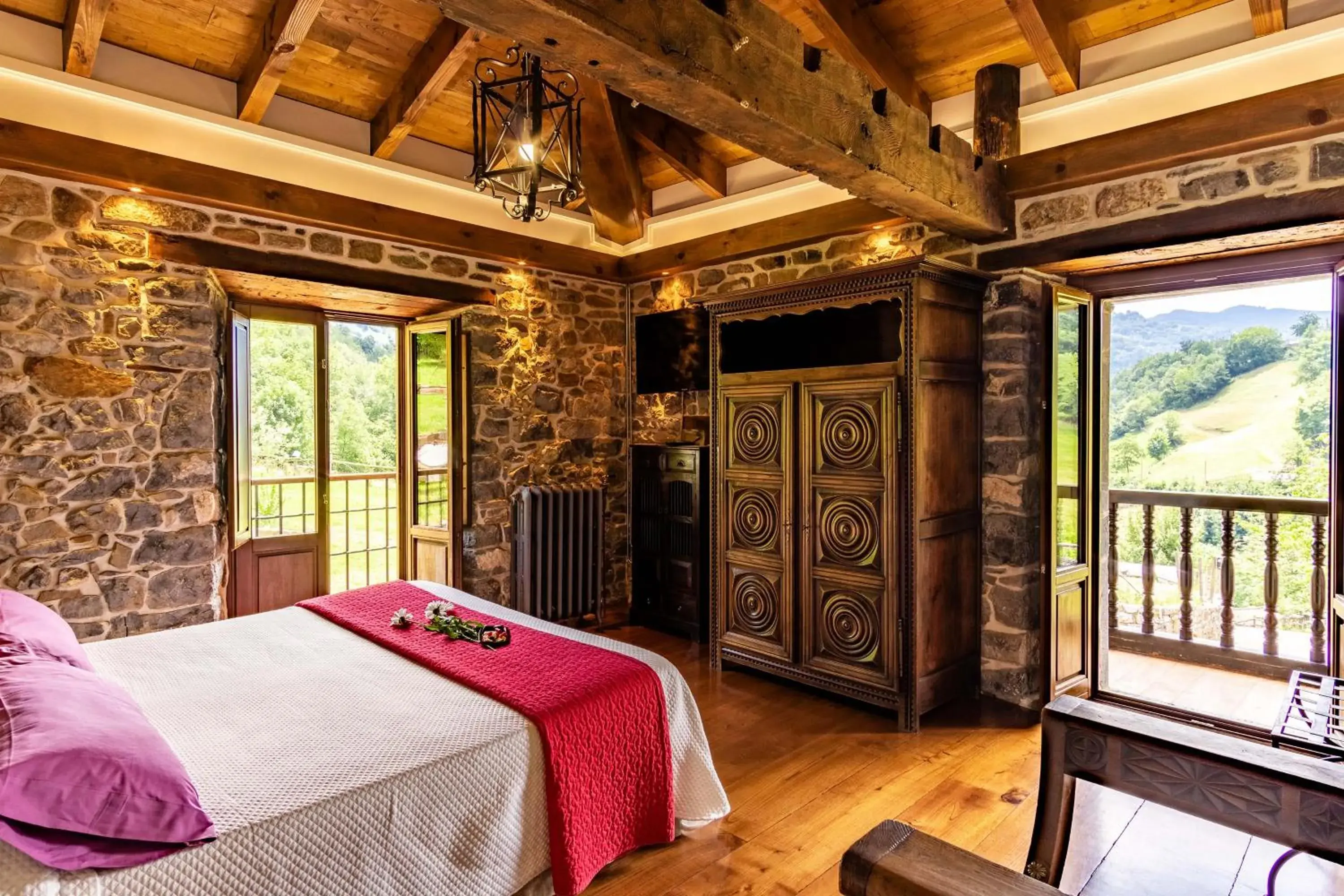 Deluxe Double or Twin Room with Mountain View - single occupancy in Casona de El Castañíu Deluxe Double or Twin Room with Mountain View - single occupancy in Casona de El Castañíu