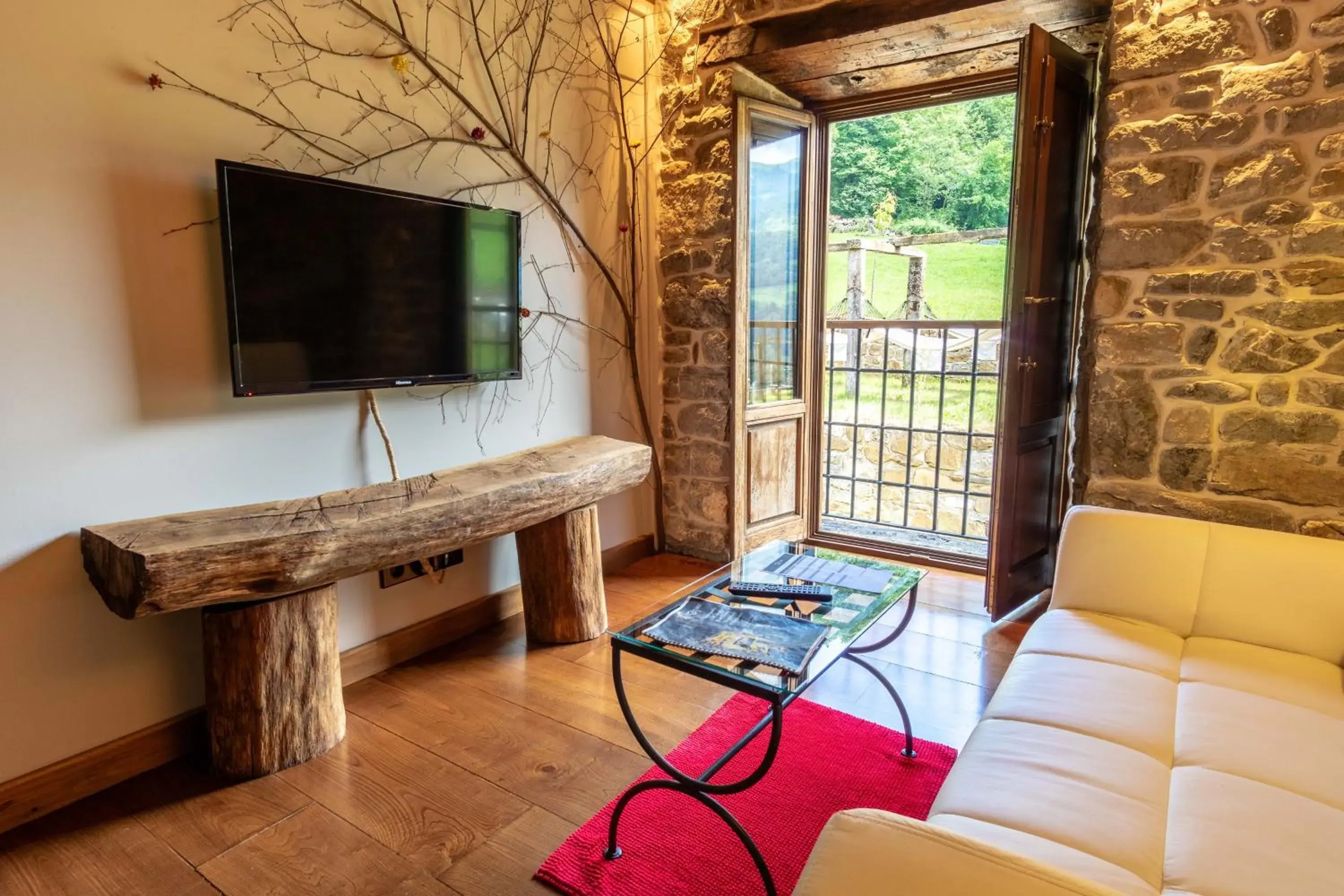 Deluxe Suite with Spa Bath - single occupancy in Casona de El Castañíu Deluxe Suite with Spa Bath - single occupancy in Casona de El Castañíu