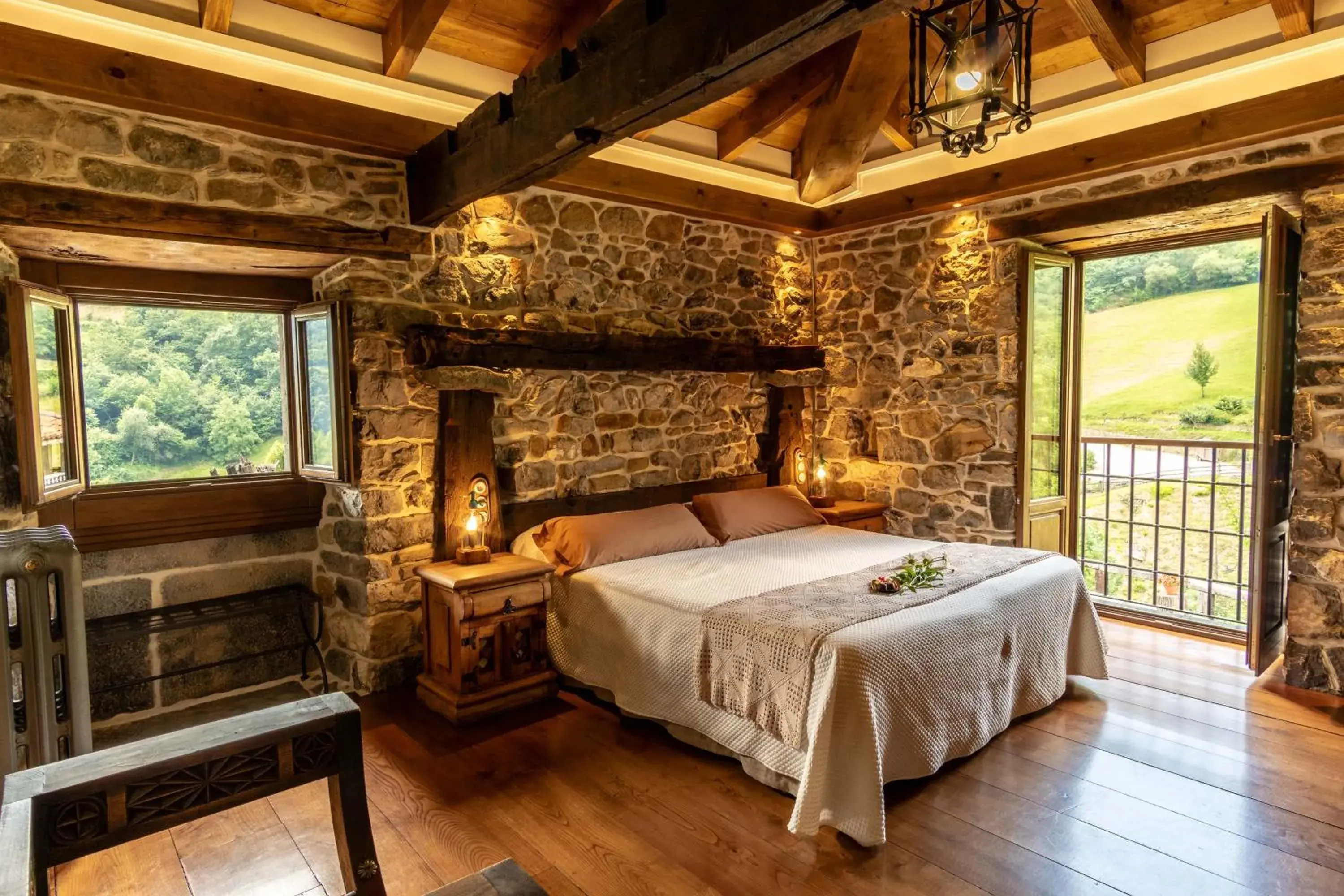 Deluxe Double or Twin Room with Balcony - single occupancy in Casona de El Castañíu Deluxe Double or Twin Room with Balcony - single occupancy in Casona de El Castañíu