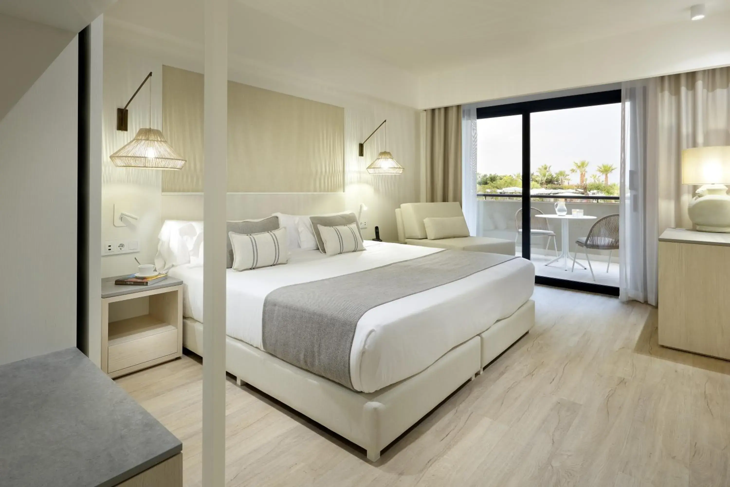 Deluxe Pool View in Grand Palladium Sicilia Resort & Spa Deluxe Pool View in Grand Palladium Sicilia Resort & Spa