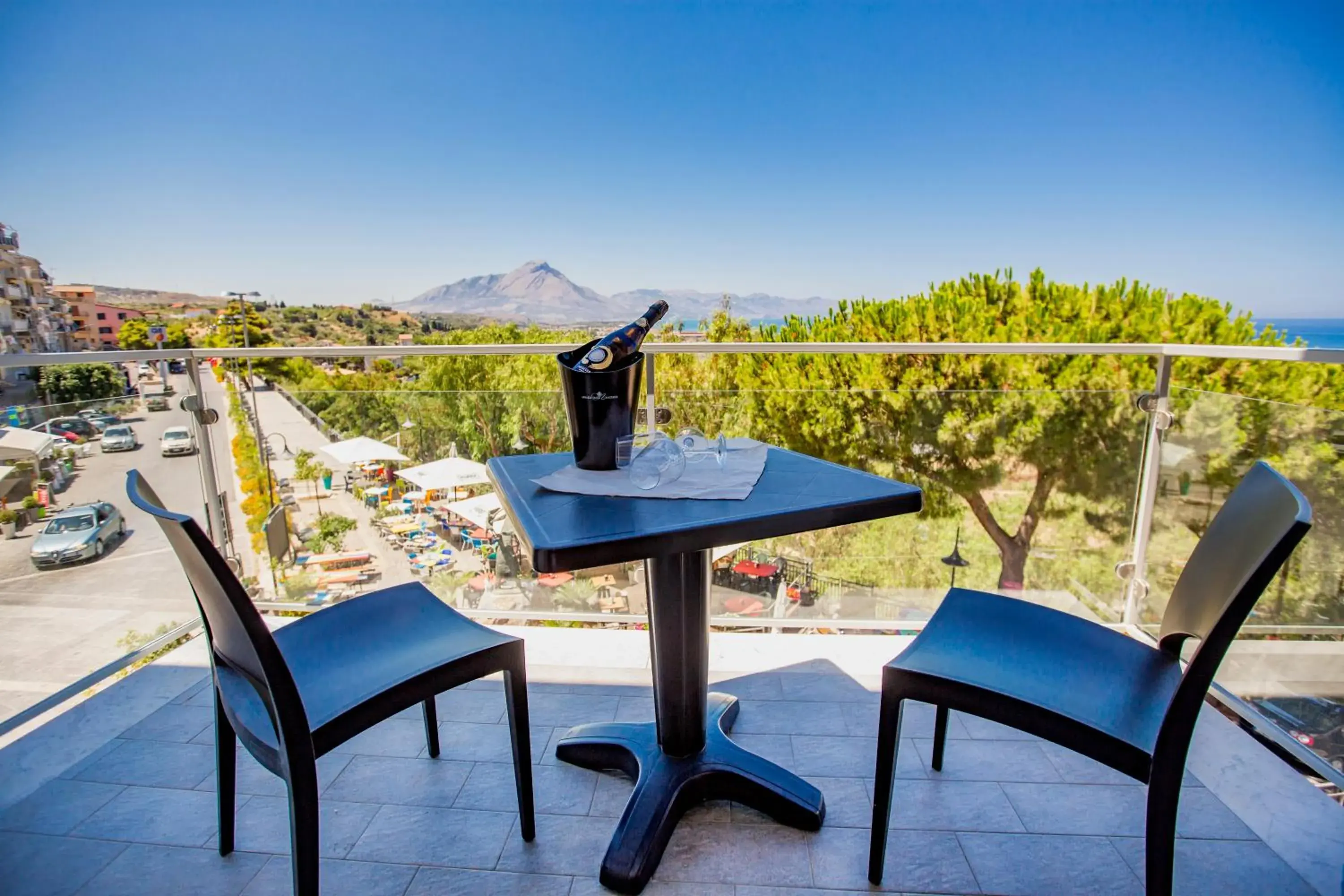 Quadruple Room with Sea View in Belvedere Rent Rooms Quadruple Room with Sea View in Belvedere Rent Rooms