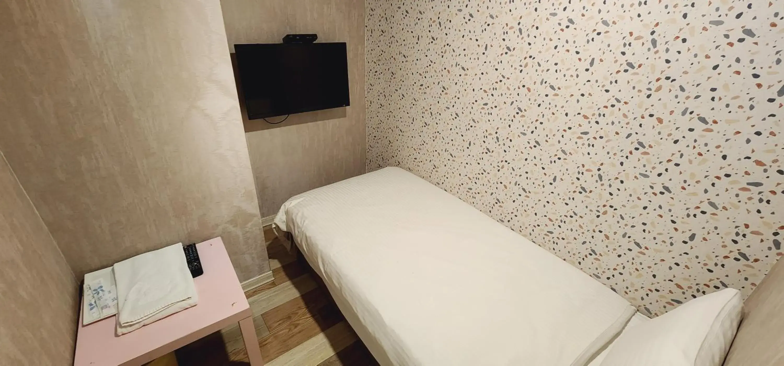 Single Room with Shared Bathroom - No Window in 慶爾喜旅館長沙館Cheers Loft Self Check-in Hotel Single Room with Shared Bathroom - No Window in 慶爾喜旅館長沙館Cheers Loft Self Check-in Hotel