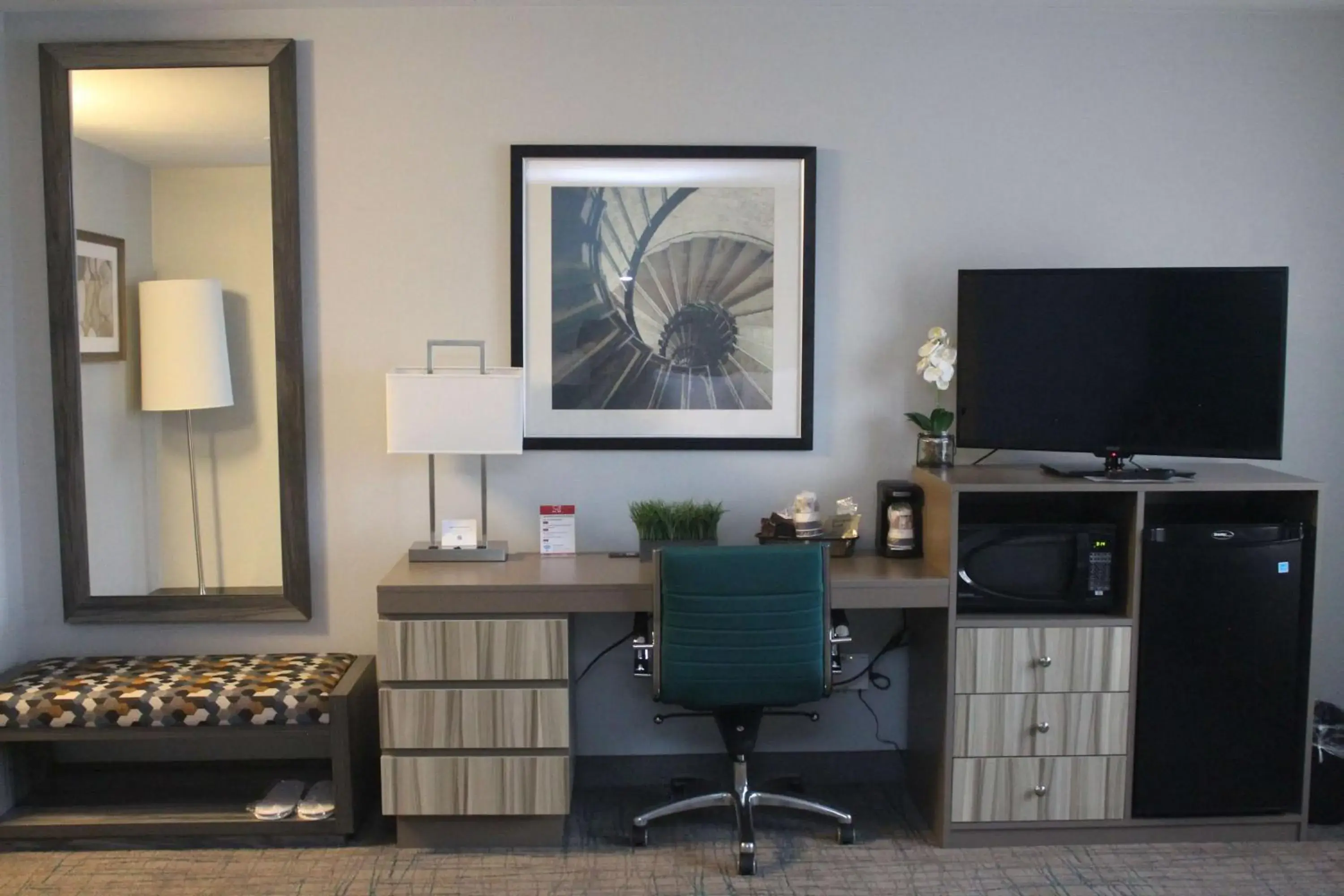 Queen Room with Two Queen Beds - Non-Smoking in Best Western Toledo South Maumee Queen Room with Two Queen Beds - Non-Smoking in Best Western Toledo South Maumee