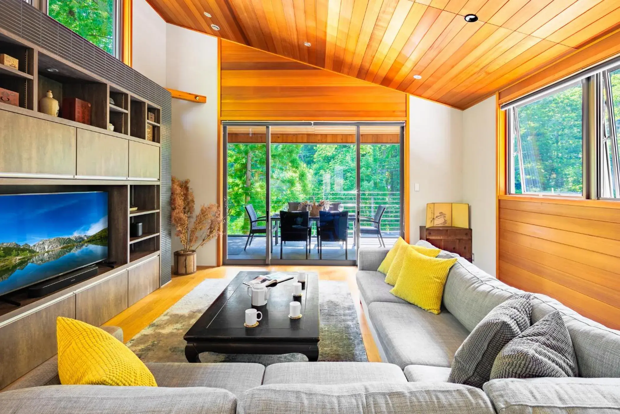 Three-Bedroom Chalet in Phoenix Cocoon by HHG Three-Bedroom Chalet in Phoenix Cocoon by HHG