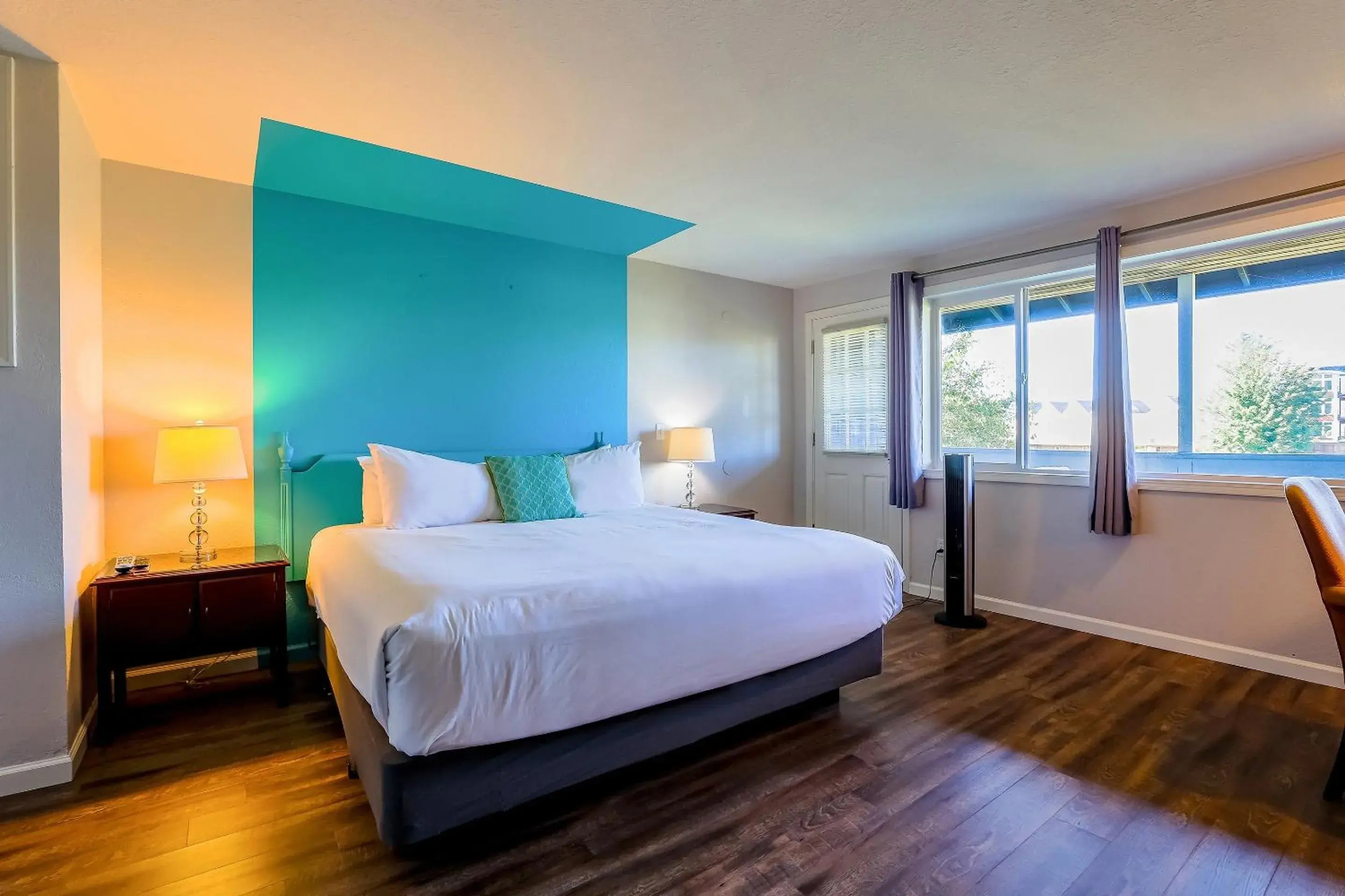 King Bed with River View in Coast River Inn by OYO Seaside King Bed with River View in Coast River Inn by OYO Seaside