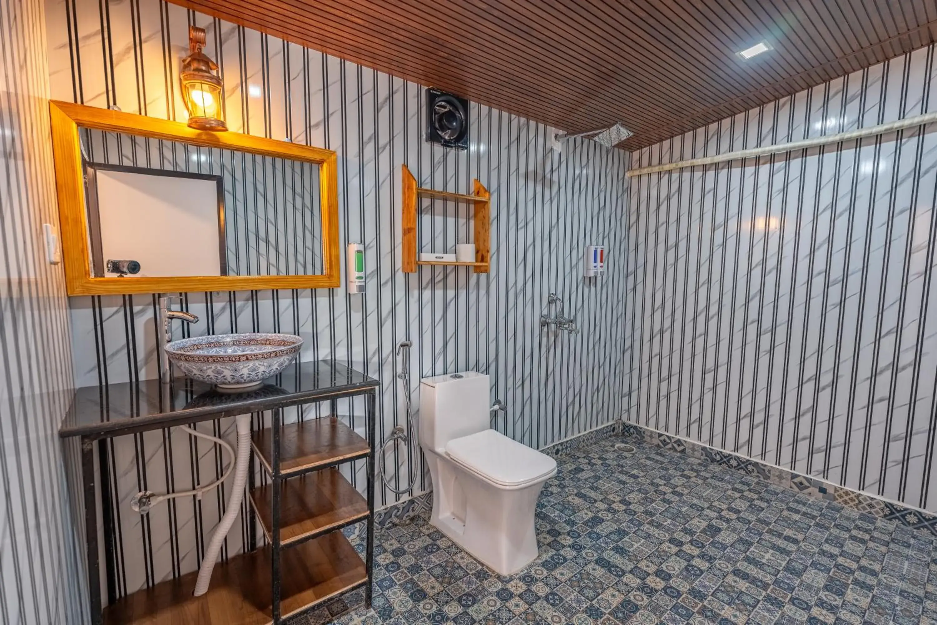 Roof Top Hut in Simrose Roof Top Hut in Simrose