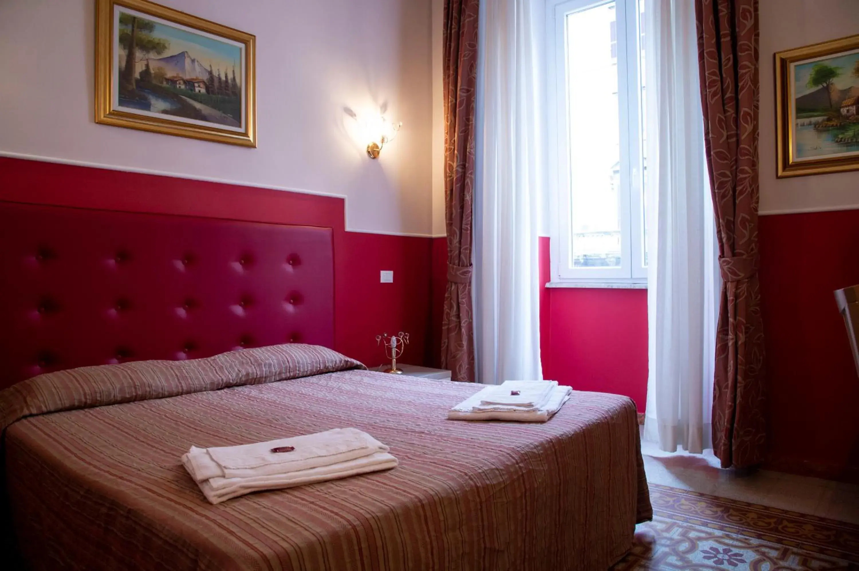 Double or Twin Room with Private Bathroom in Domus Napoleone Double or Twin Room with Private Bathroom in Domus Napoleone