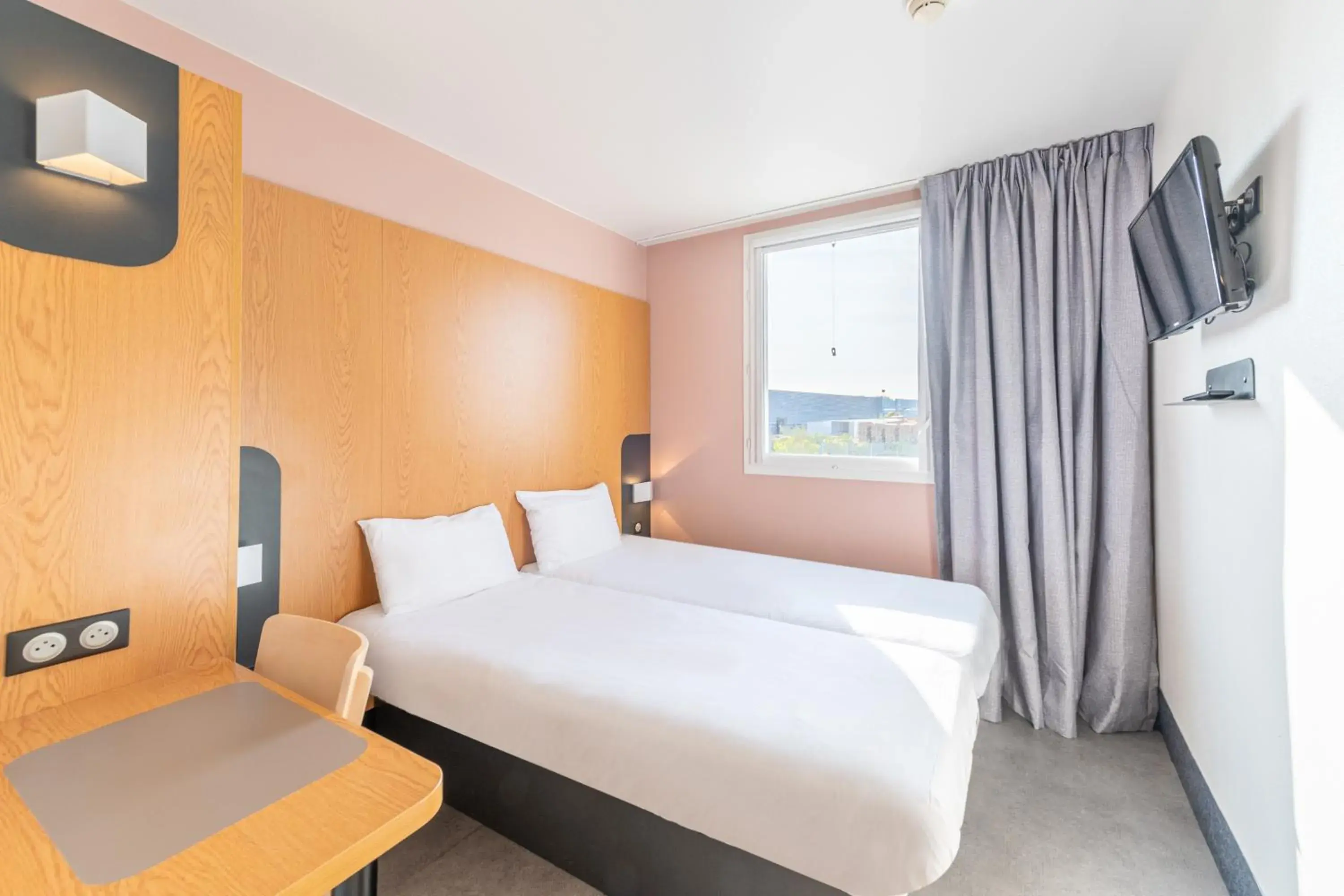 Twin Room in B&B HOTEL Lieusaint Carré Sénart Twin Room in B&B HOTEL Lieusaint Carré Sénart