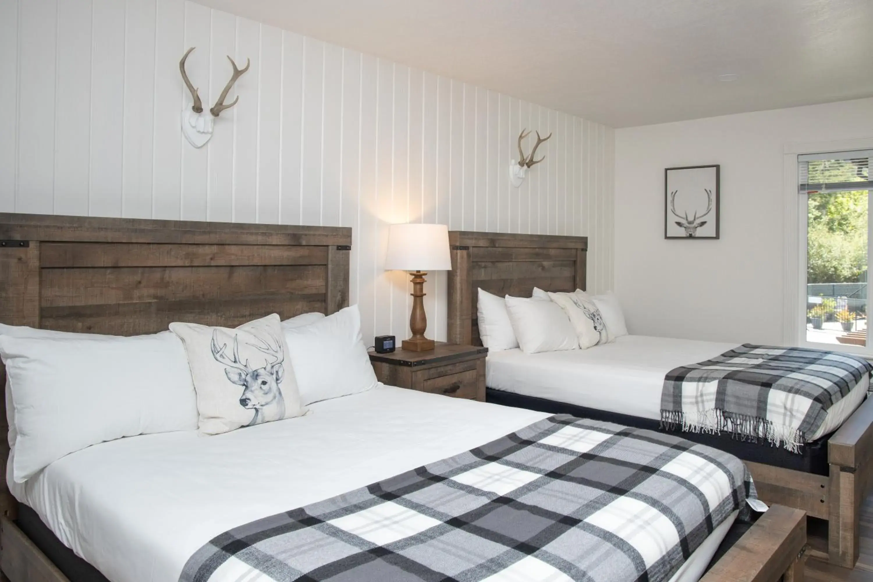 Deluxe Queen Room in The Occidental Lodge Deluxe Queen Room in The Occidental Lodge