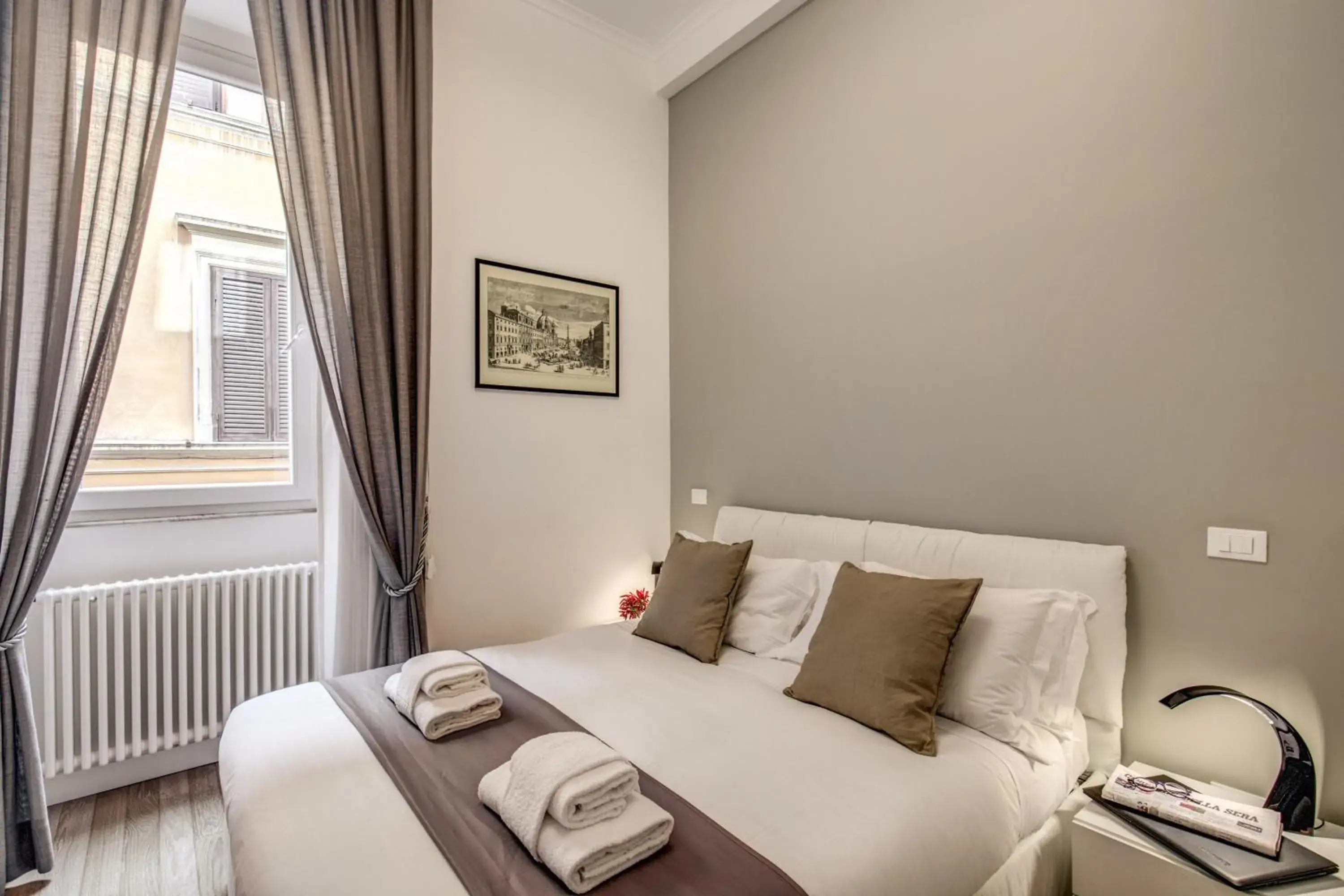 Double Room in Orange Suites Double Room in Orange Suites