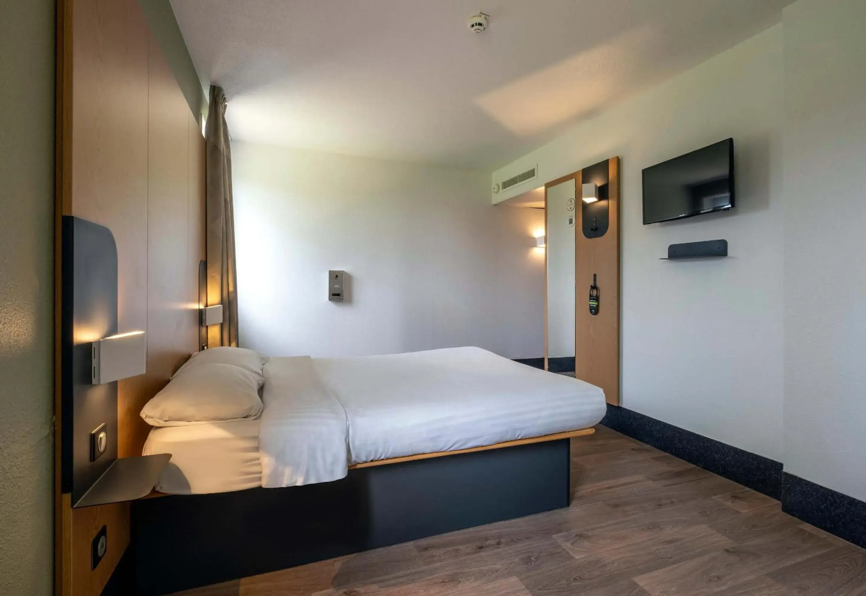 Double Room - Disability Access in B&B HOTEL Niort Marais Poitevin Est Double Room - Disability Access in B&B HOTEL Niort Marais Poitevin Est