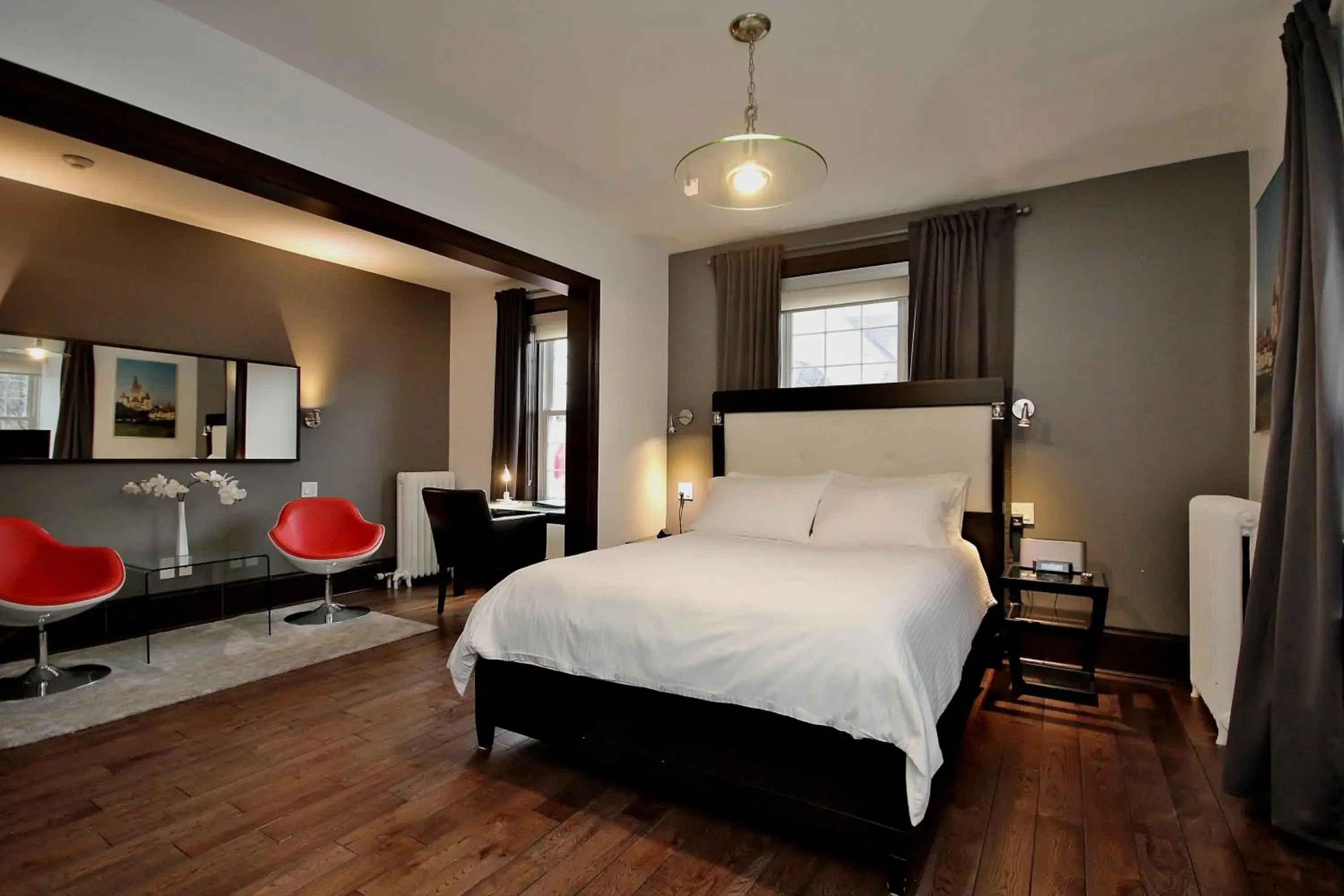 Deluxe Queen Room with Fireplace in Swiss Hotel Deluxe Queen Room with Fireplace in Swiss Hotel