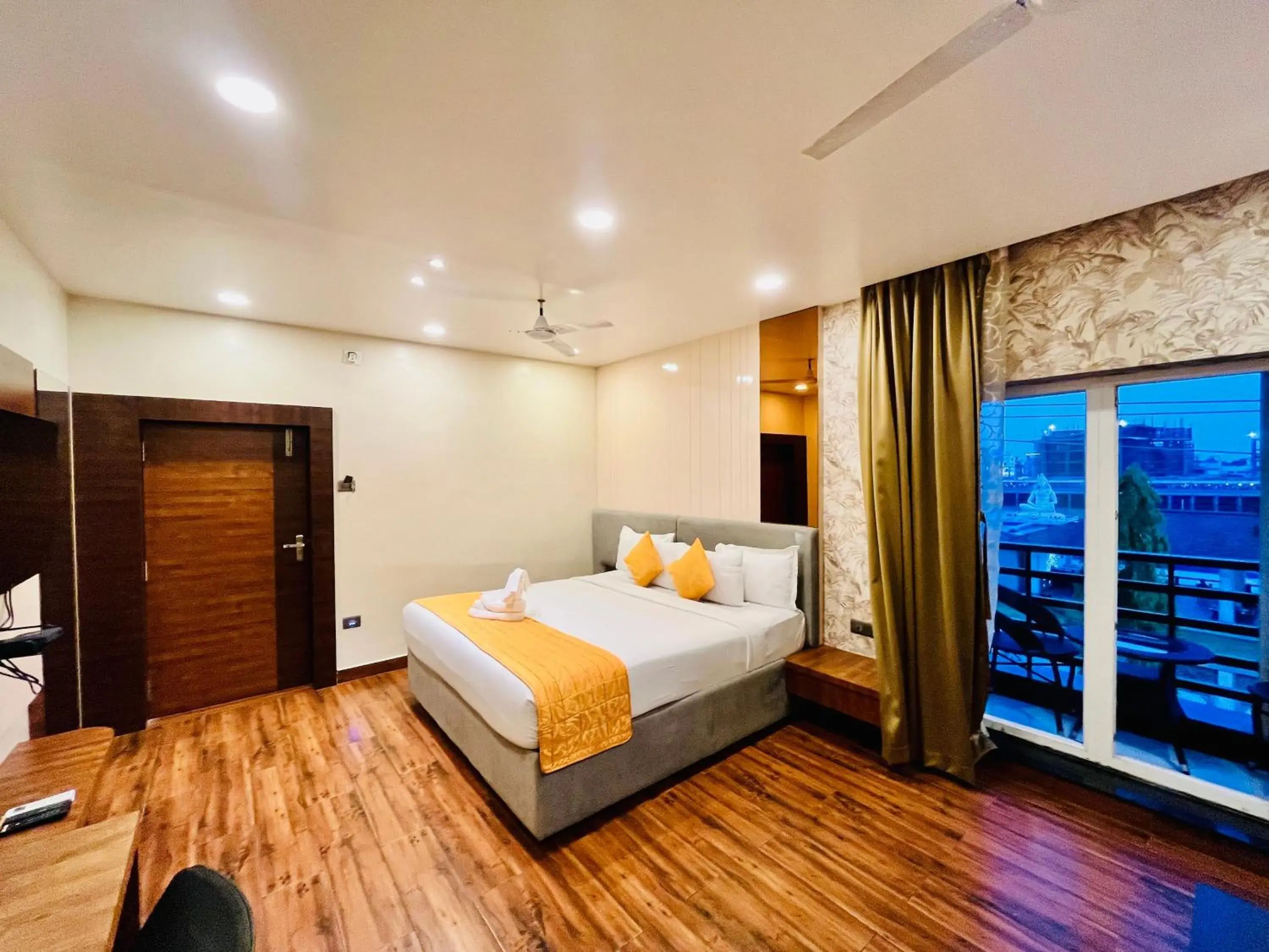 Suite with Balcony in Shankar Bhavan By Vinayak Hotels Suite with Balcony in Shankar Bhavan By Vinayak Hotels