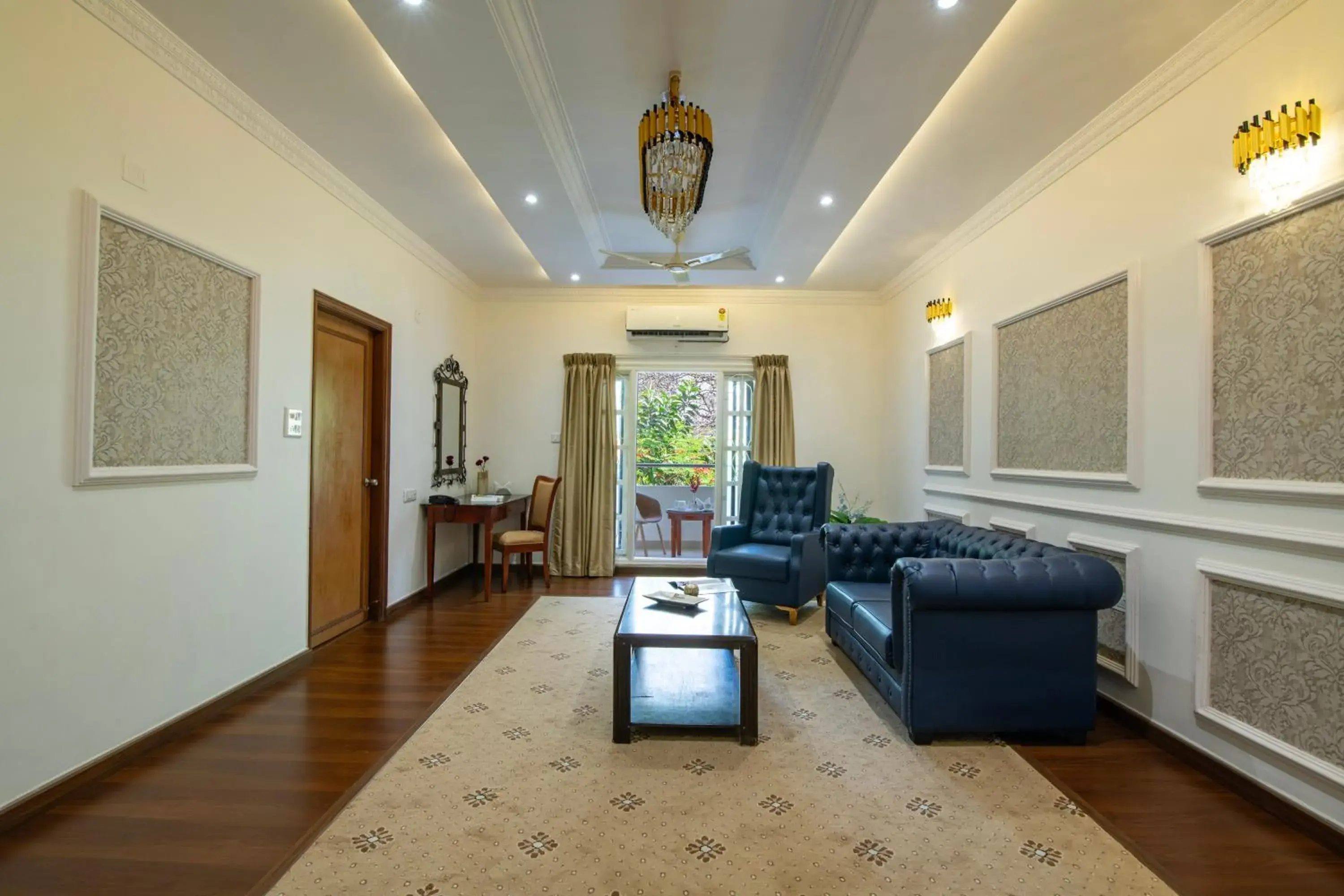 One-Bedroom Apartment in Hyde Park Orchards One-Bedroom Apartment in Hyde Park Orchards