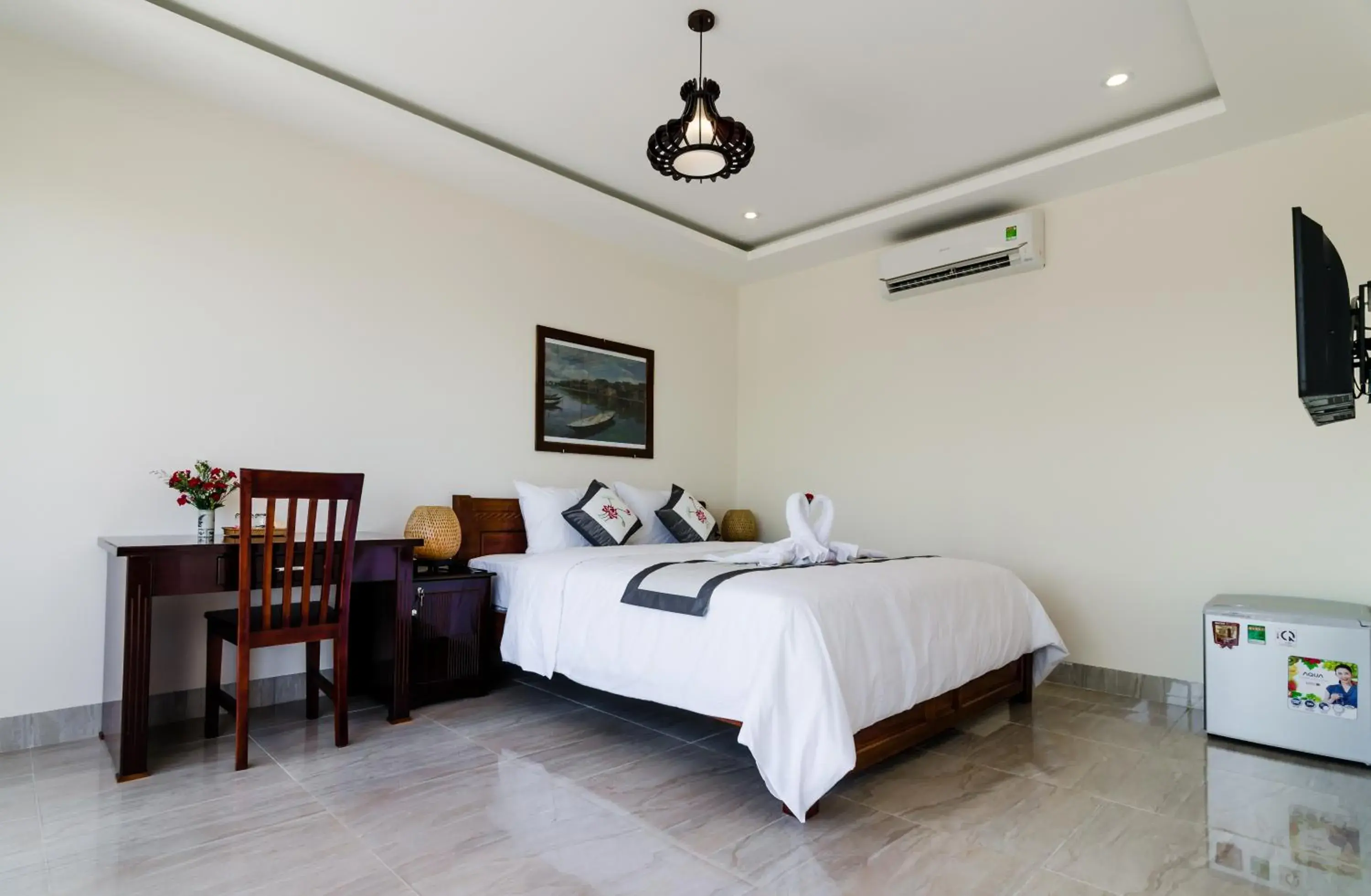 Deluxe Double Room with River View in The Moon River Homestay & Villa Deluxe Double Room with River View in The Moon River Homestay & Villa