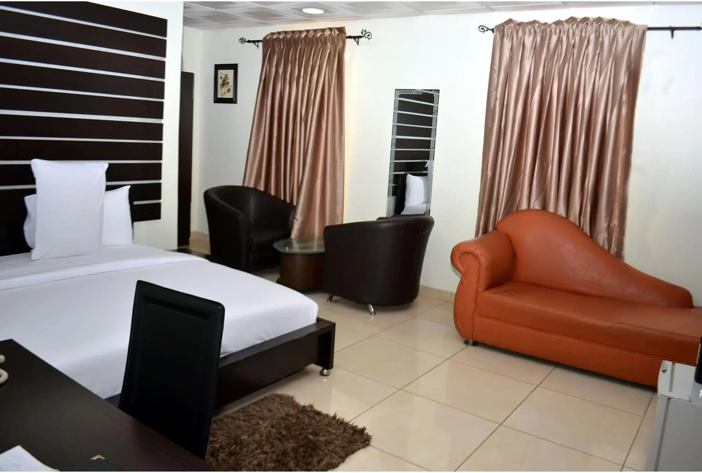 Superior King Room in De Rigg Place - Alaka Estate, Surulere Superior King Room in De Rigg Place - Alaka Estate, Surulere