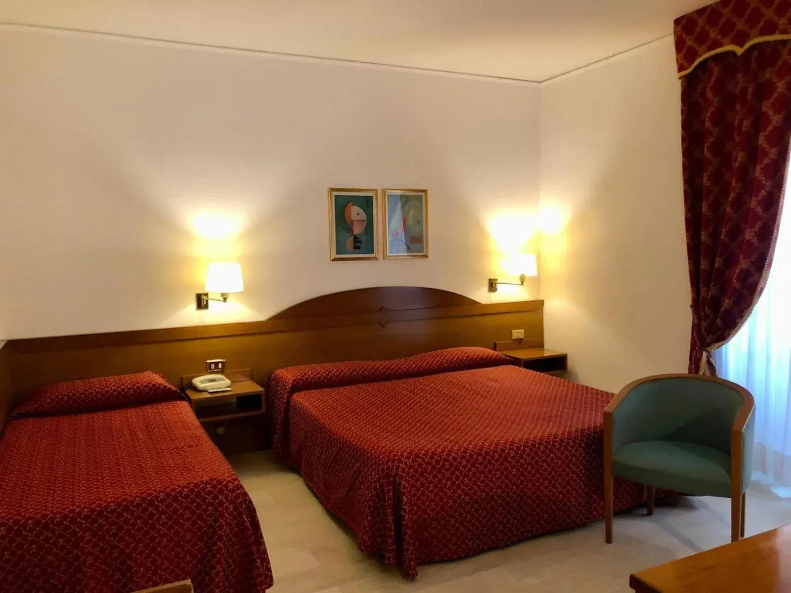 Standard Triple Room in Hotel Arcadia Standard Triple Room in Hotel Arcadia