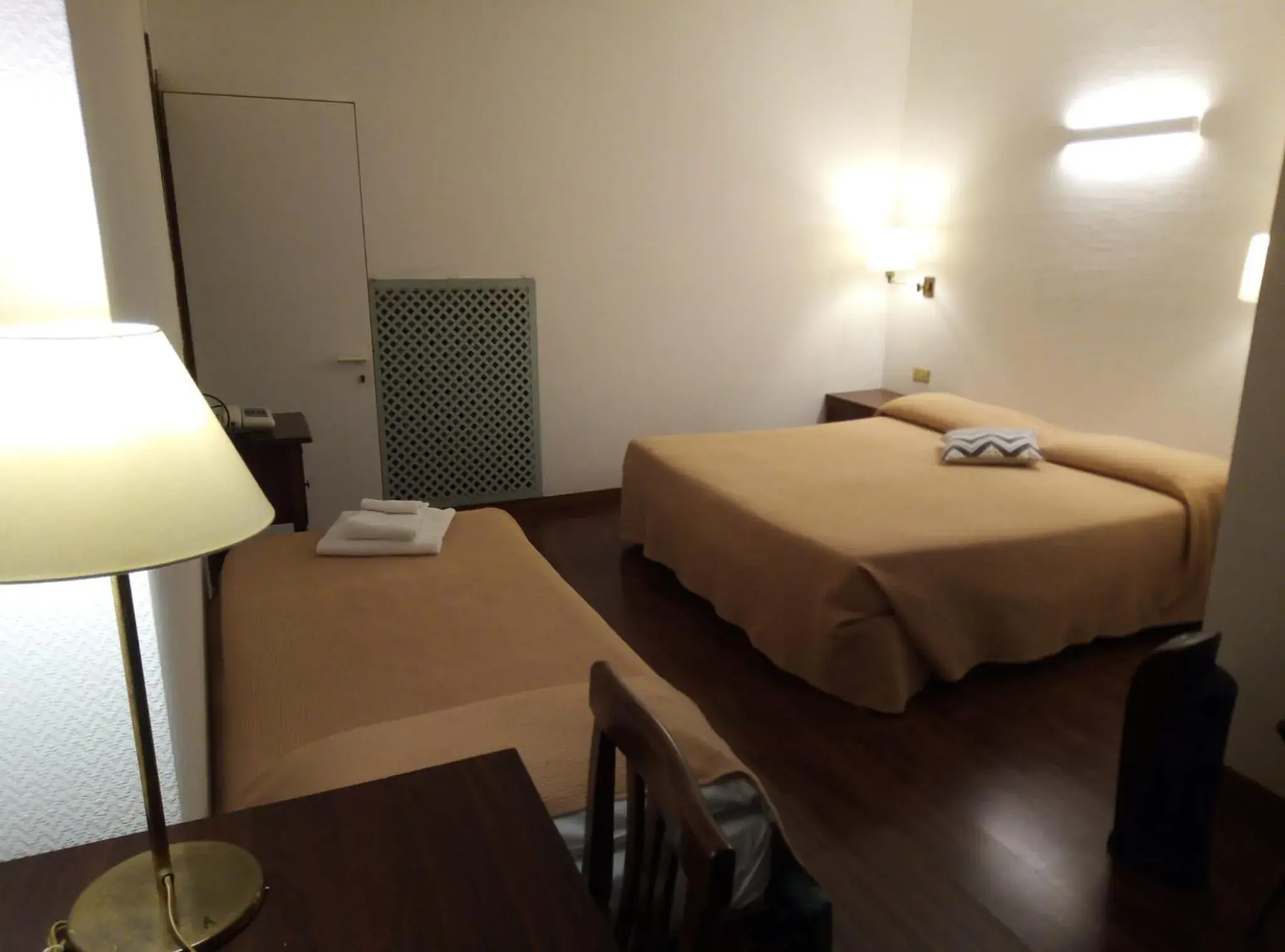 Standard Quadruple Room in Hotel Arcadia Standard Quadruple Room in Hotel Arcadia