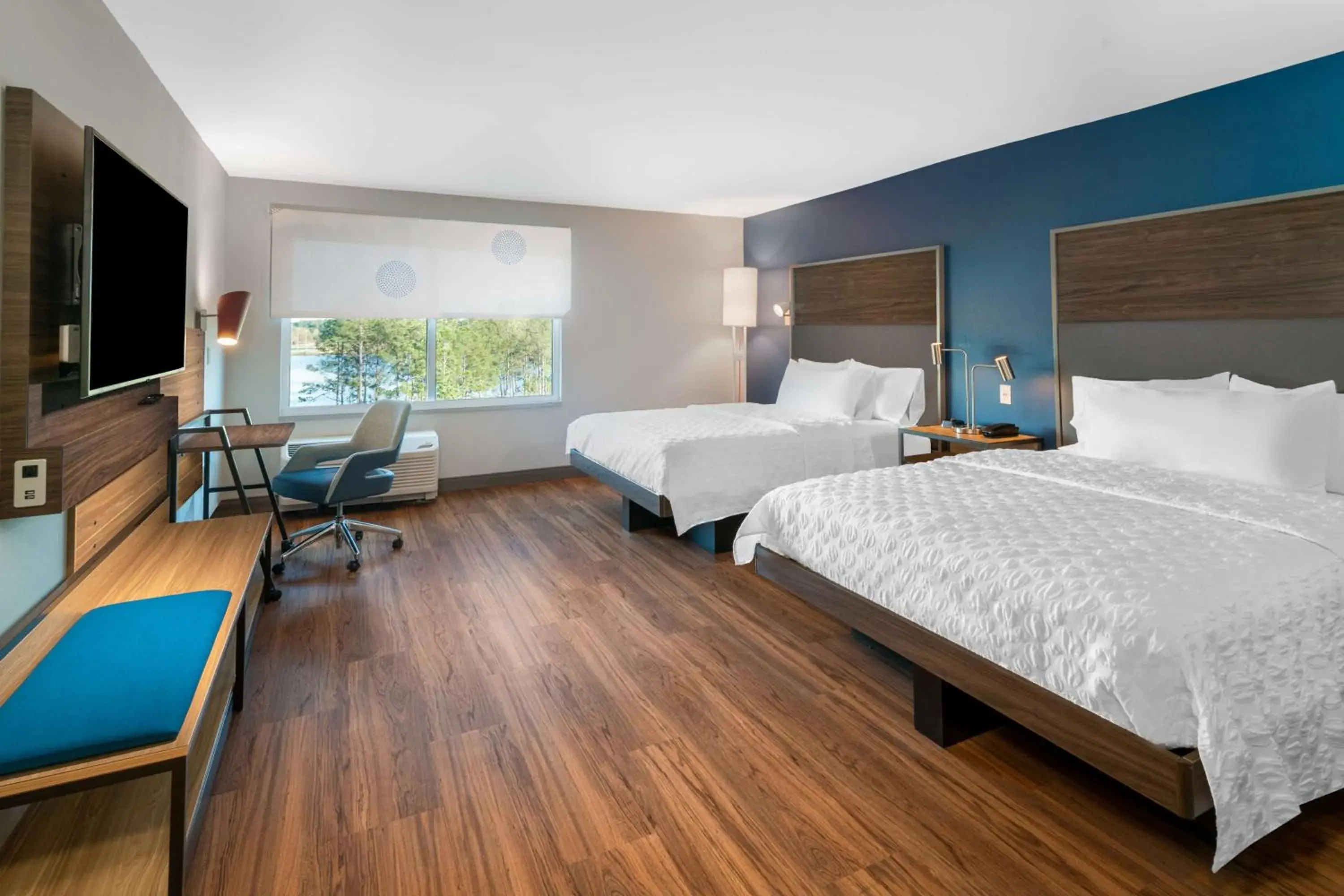 Queen Room with Two Queen Beds and Roll-In Shower - Mobility Access in Tru By Hilton Savannah Airport Queen Room with Two Queen Beds and Roll-In Shower - Mobility Access in Tru By Hilton Savannah Airport