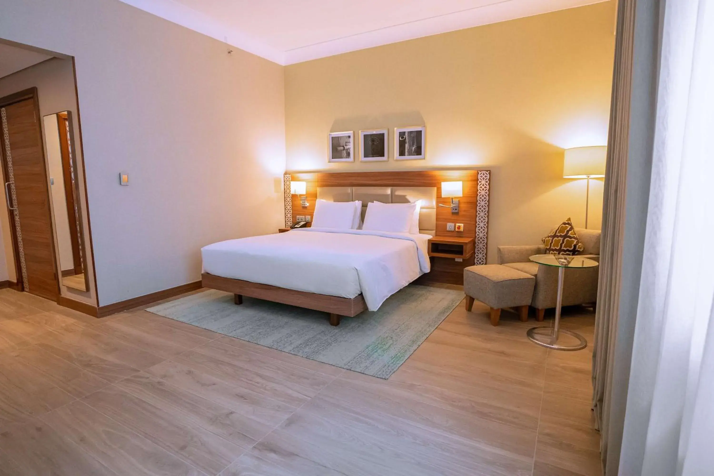 King Room - Mobility Accessible in Hilton Garden Inn Dubai Deira King Room - Mobility Accessible in Hilton Garden Inn Dubai Deira