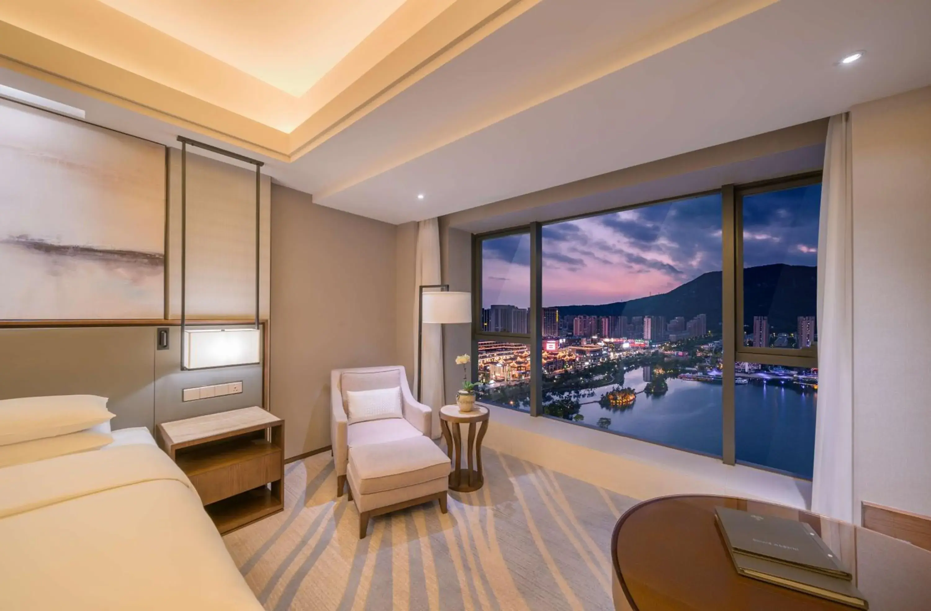 Deluxe Lake View Twin Room in Hilton Zhoushan Deluxe Lake View Twin Room in Hilton Zhoushan
