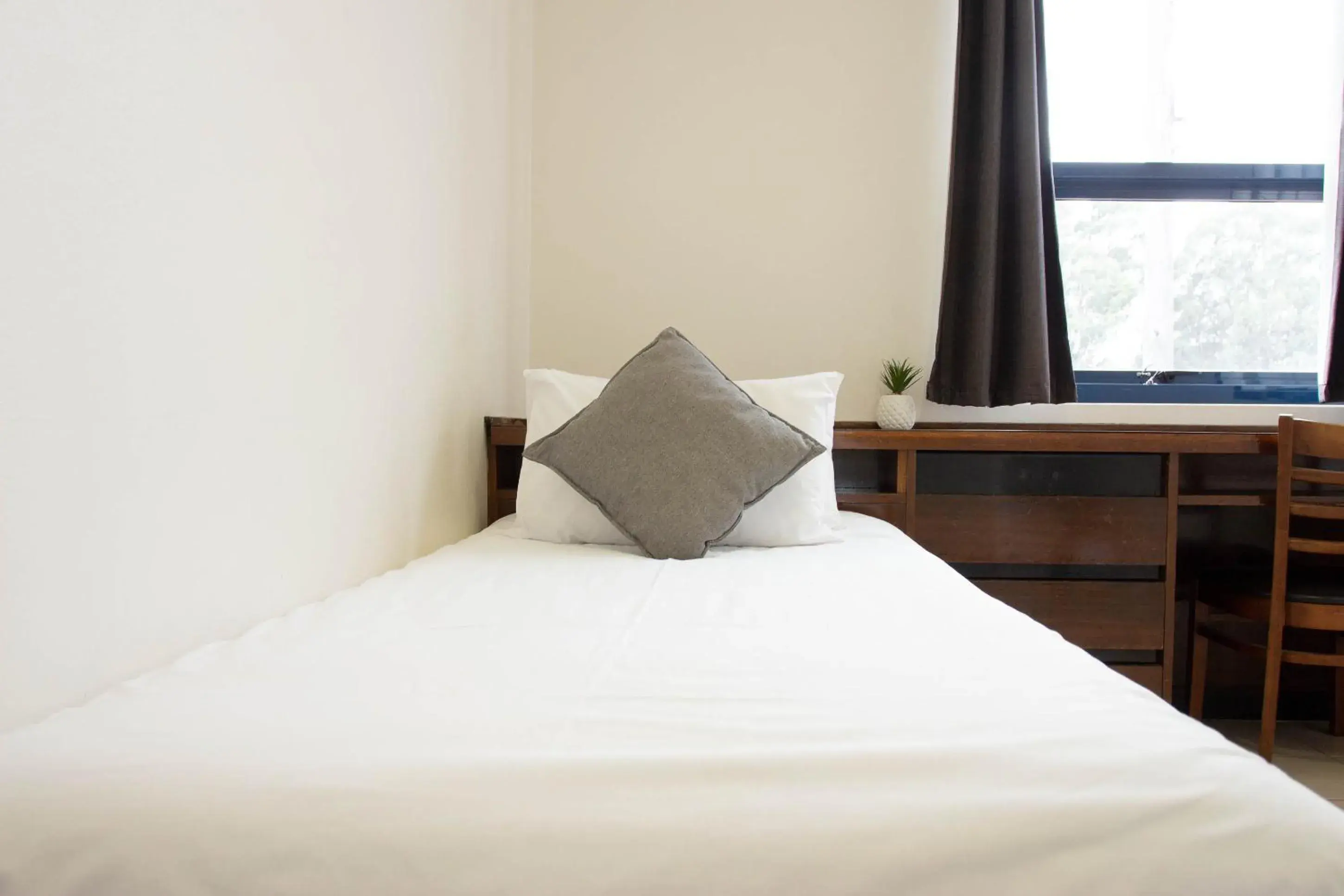 Single Room with Shared Bathroom in Wiley Park Hotel Single Room with Shared Bathroom in Wiley Park Hotel