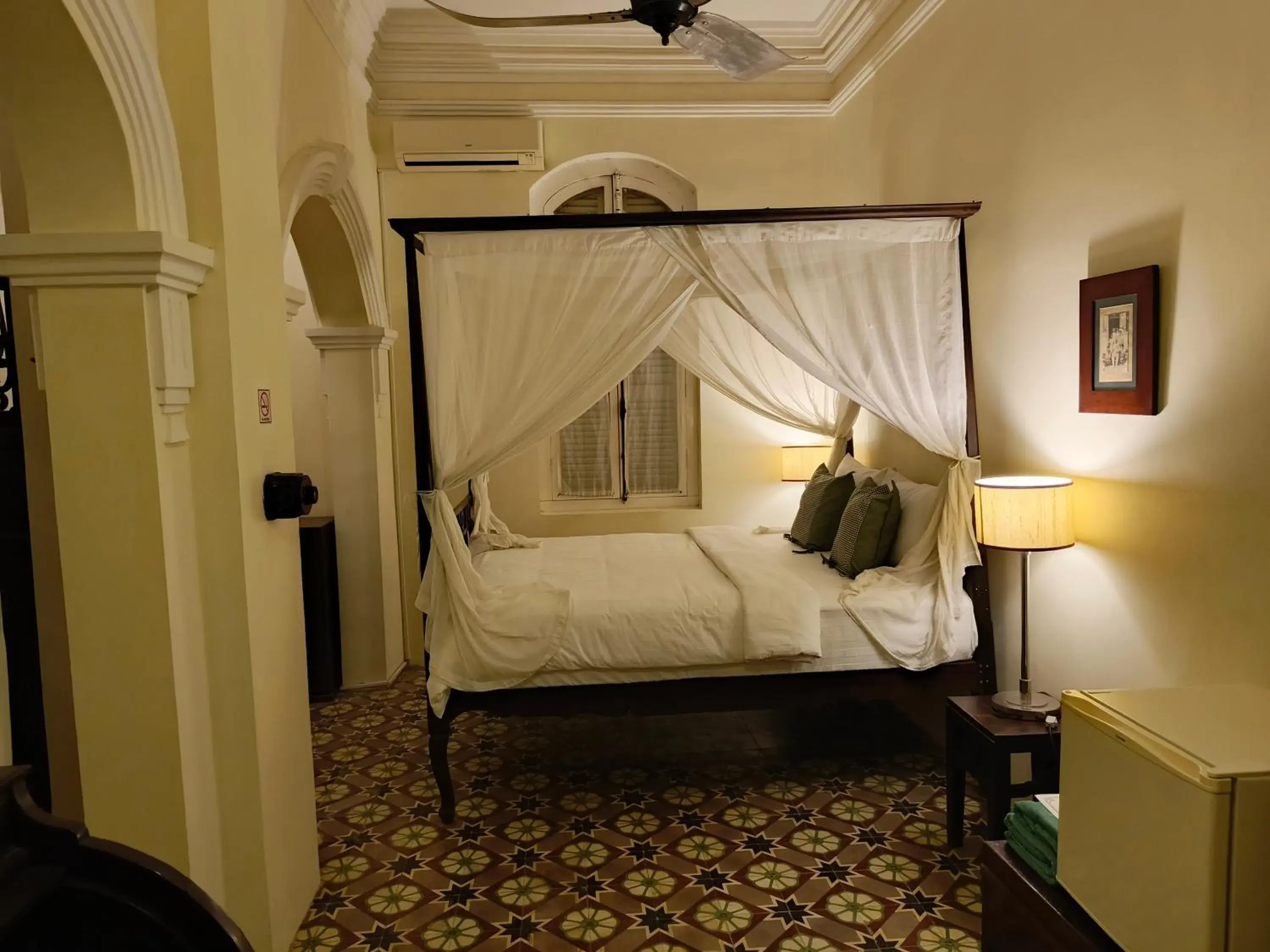 Small Double Room in La Villa Small Double Room in La Villa