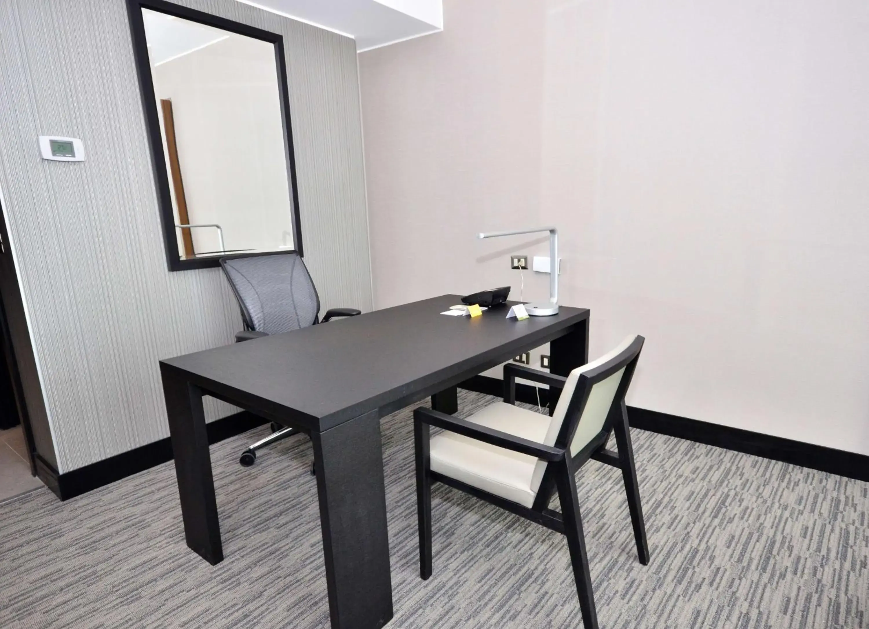 One-Bedroom King Suite - single occupancy in Hilton Garden Inn Iquique One-Bedroom King Suite - single occupancy in Hilton Garden Inn Iquique