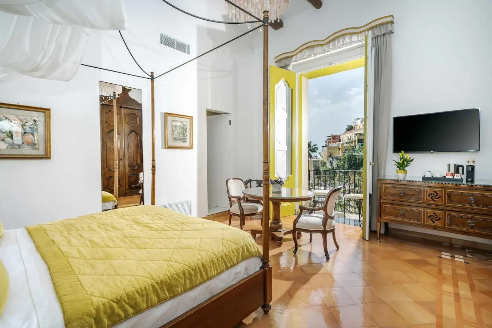 Deluxe Double Room with Sea View in Hotel Palazzo Murat Deluxe Double Room with Sea View in Hotel Palazzo Murat