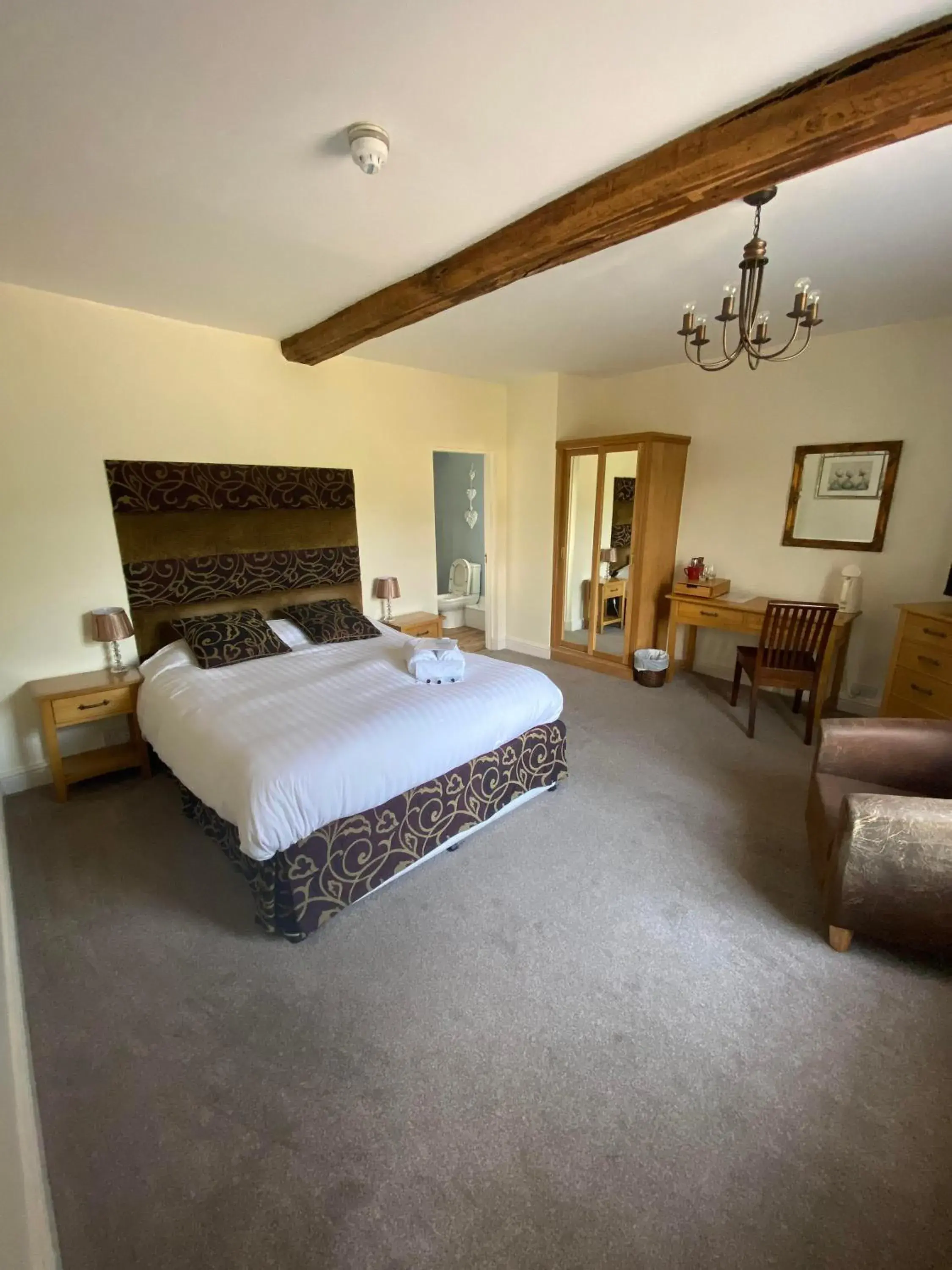 King Room in The Royal Oak King Room in The Royal Oak