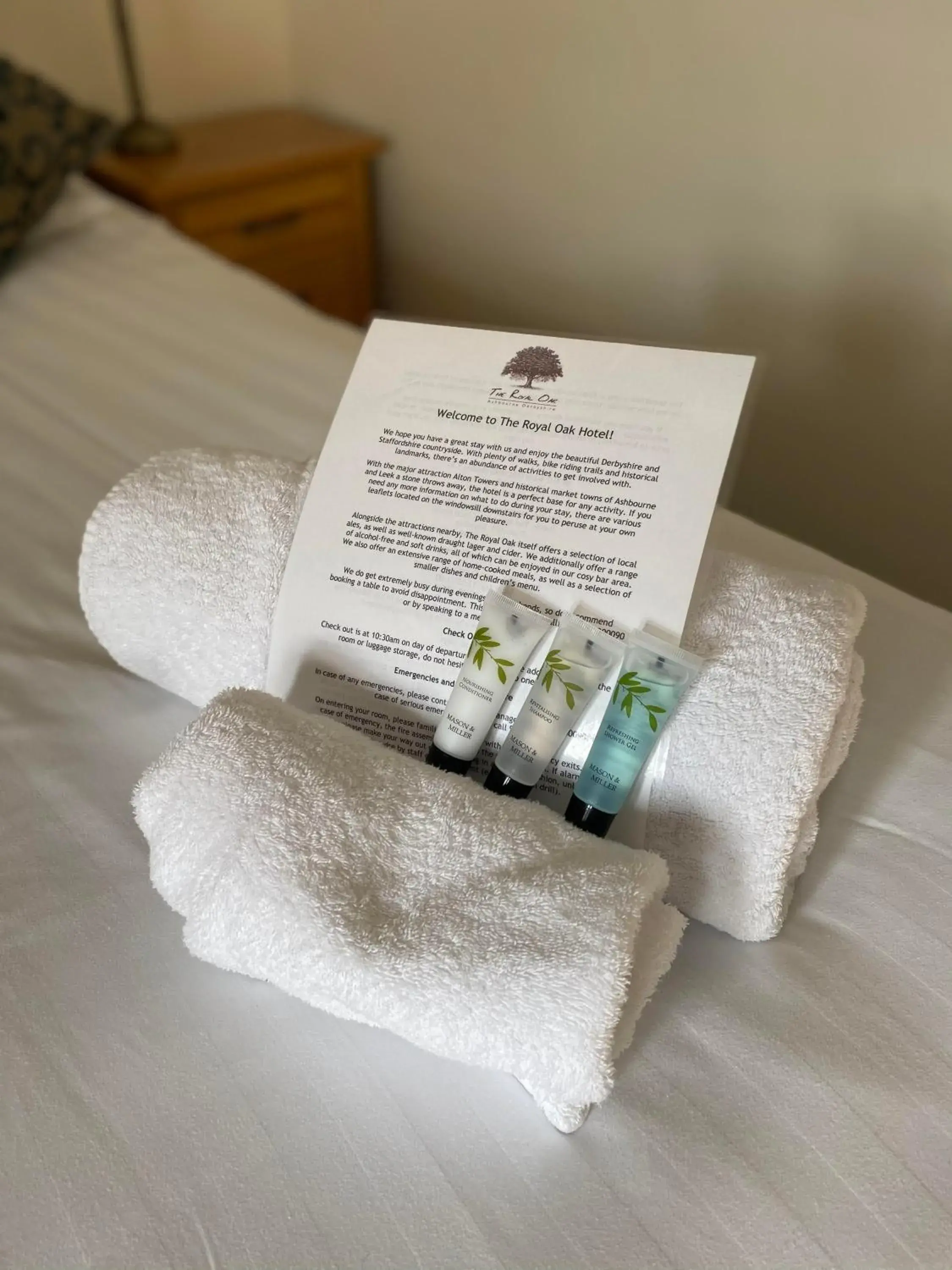 Double Room with Private Bathroom in The Royal Oak Double Room with Private Bathroom in The Royal Oak