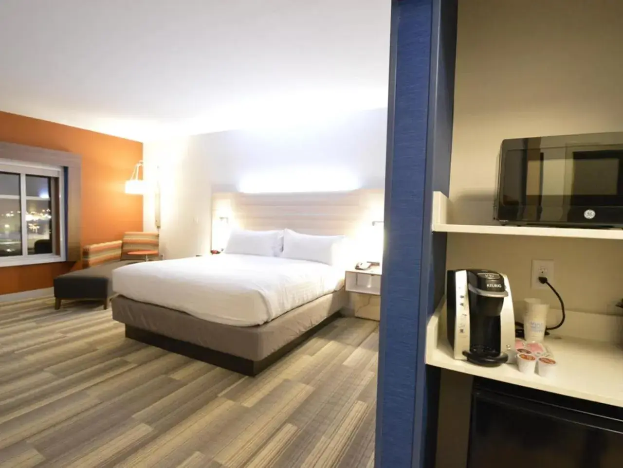 Standard Room in Holiday Inn Express & Suites Toledo South - Perrysburg by IHG Standard Room in Holiday Inn Express & Suites Toledo South - Perrysburg by IHG