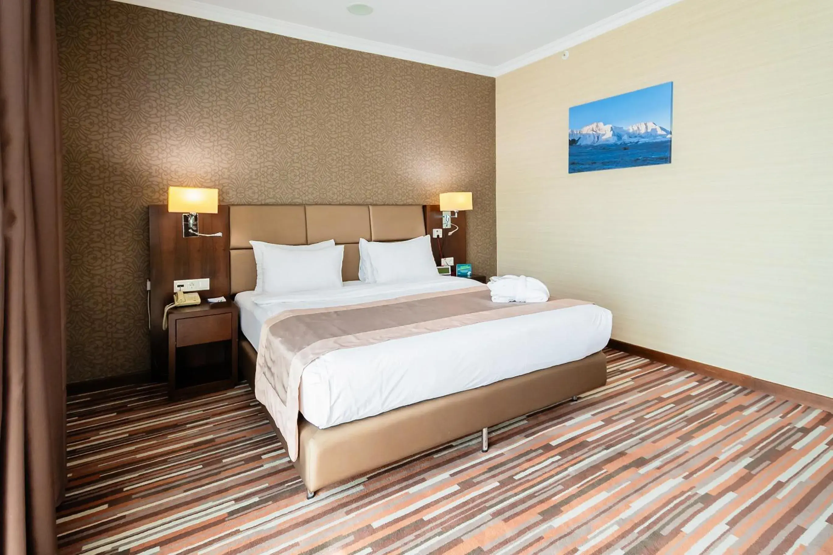 Standard King Room - single occupancy - Disability Access in Holiday Inn Aktau by IHG Standard King Room - single occupancy - Disability Access in Holiday Inn Aktau by IHG