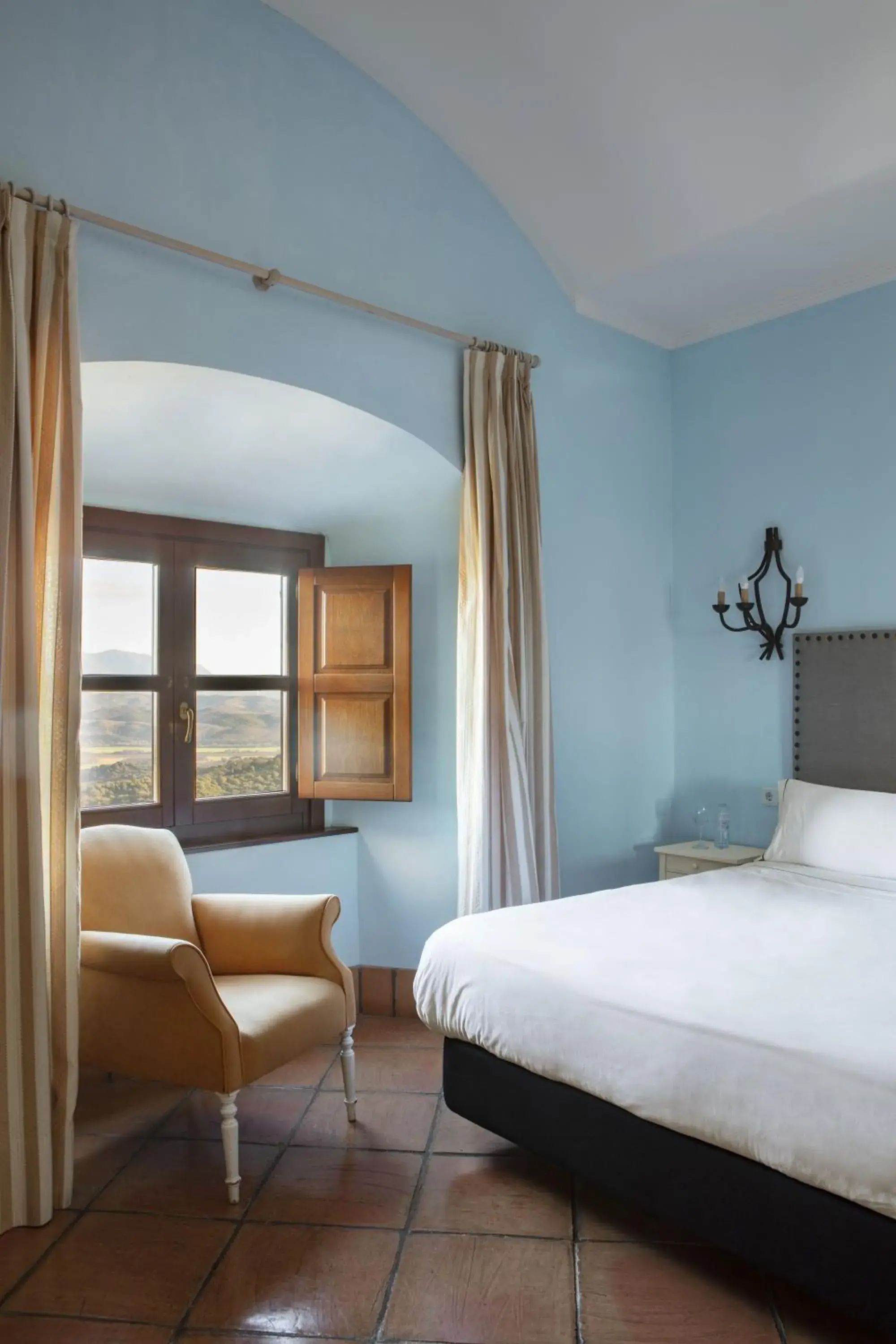 Large Single Room in Hotel Tugasa Castillo de Castellar Large Single Room in Hotel Tugasa Castillo de Castellar