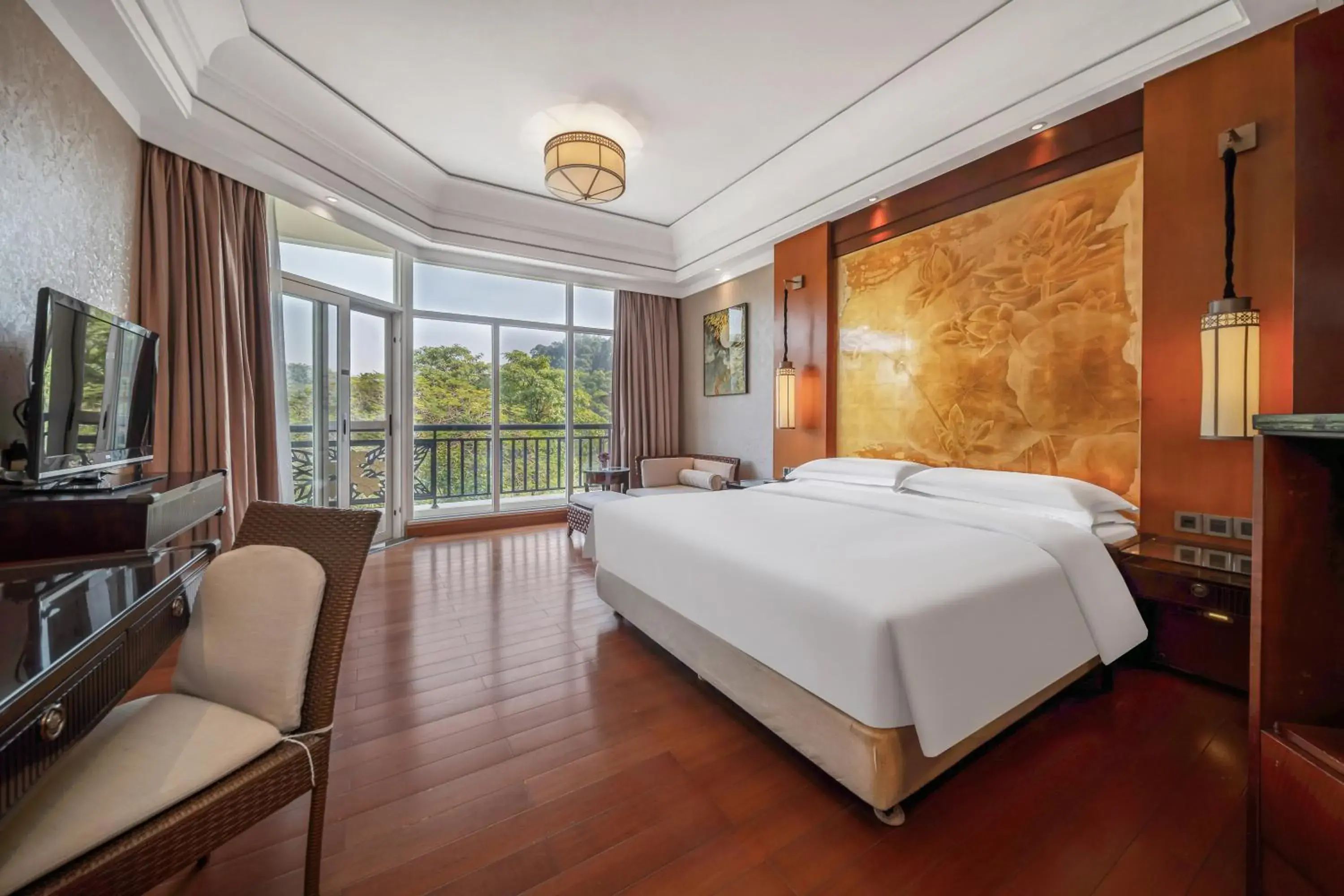 Lake View Deluxe King Room in Good View Hotel Tangxia - 15 mins drive from Dongguan South Railway Station Lake View Deluxe King Room in Good View Hotel Tangxia - 15 mins drive from Dongguan South Railway Station