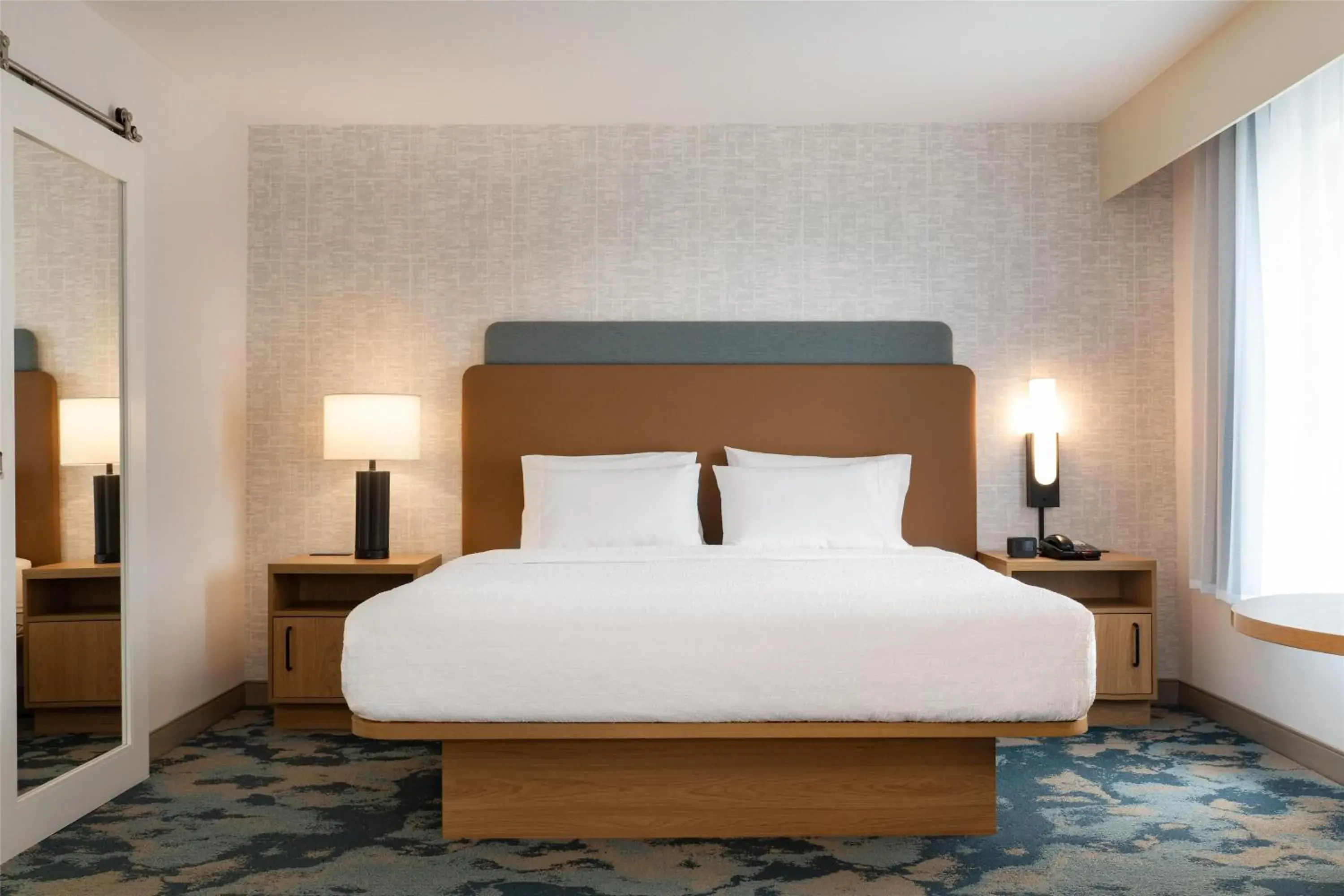 King Room - Non-Smoking in Hampton Inn and Suites La Crosse Downtown King Room - Non-Smoking in Hampton Inn and Suites La Crosse Downtown