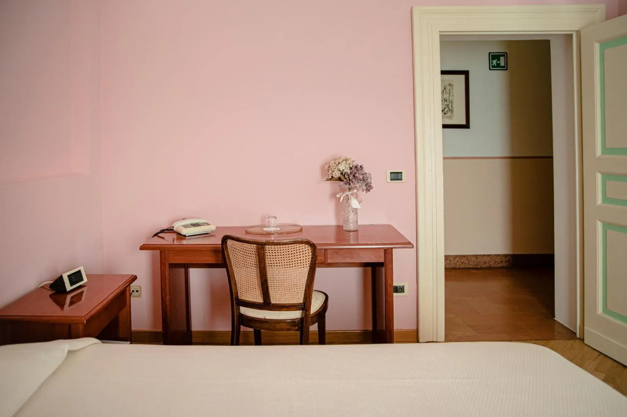 Large Single Room - single occupancy in Hotel San Genesio Large Single Room - single occupancy in Hotel San Genesio