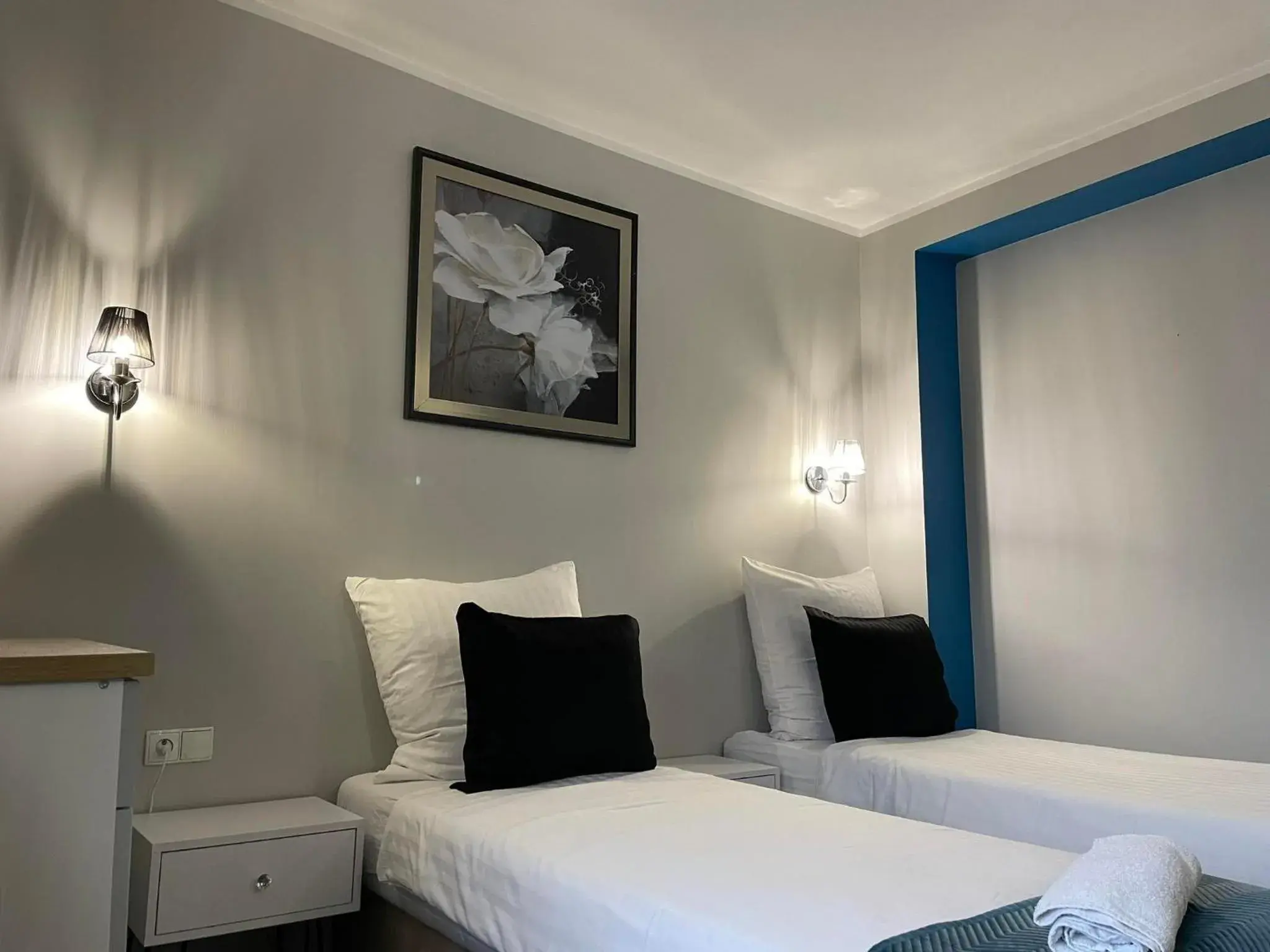 Twin Room with Private Bathroom in Rynek 14 - Pokoje hotelowe - Cafe&Restaurant - Parking - OrangeTV Twin Room with Private Bathroom in Rynek 14 - Pokoje hotelowe - Cafe&Restaurant - Parking - OrangeTV