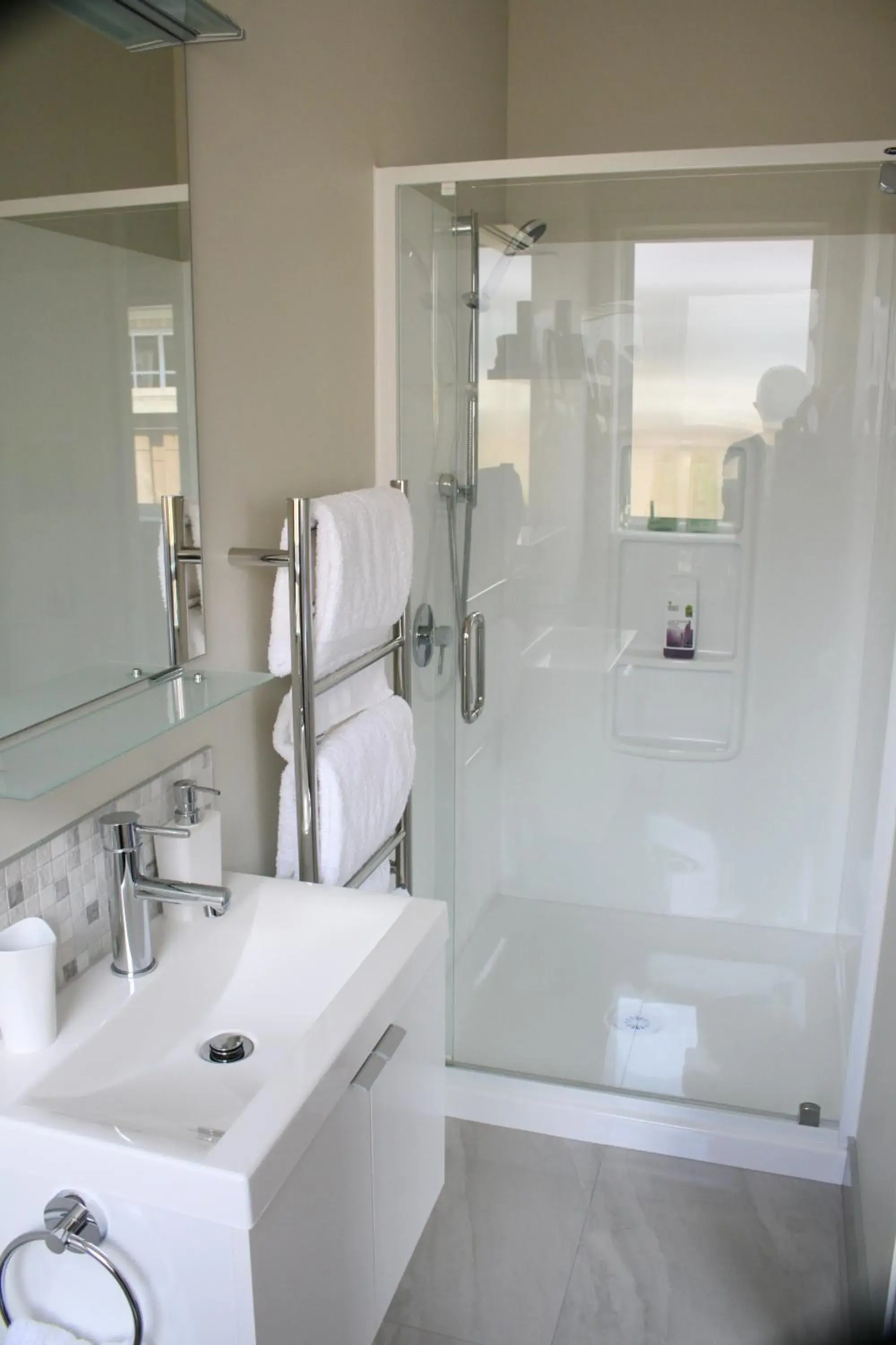 Double or Twin Room with Bathroom in Grosvenor House B&B Double or Twin Room with Bathroom in Grosvenor House B&B