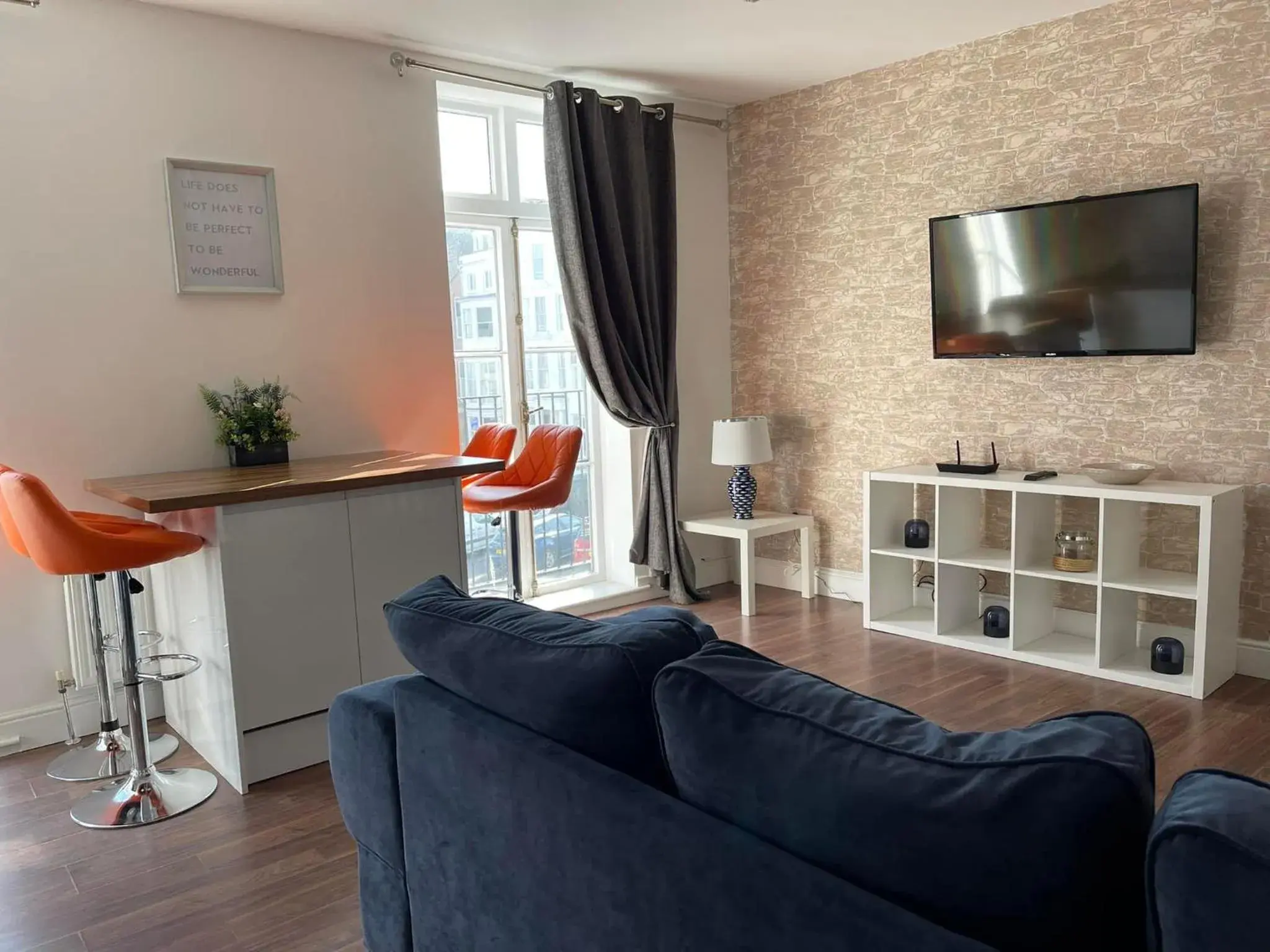 Two-Bedroom Apartment with Sea View in Harcourt Place Two-Bedroom Apartment with Sea View in Harcourt Place