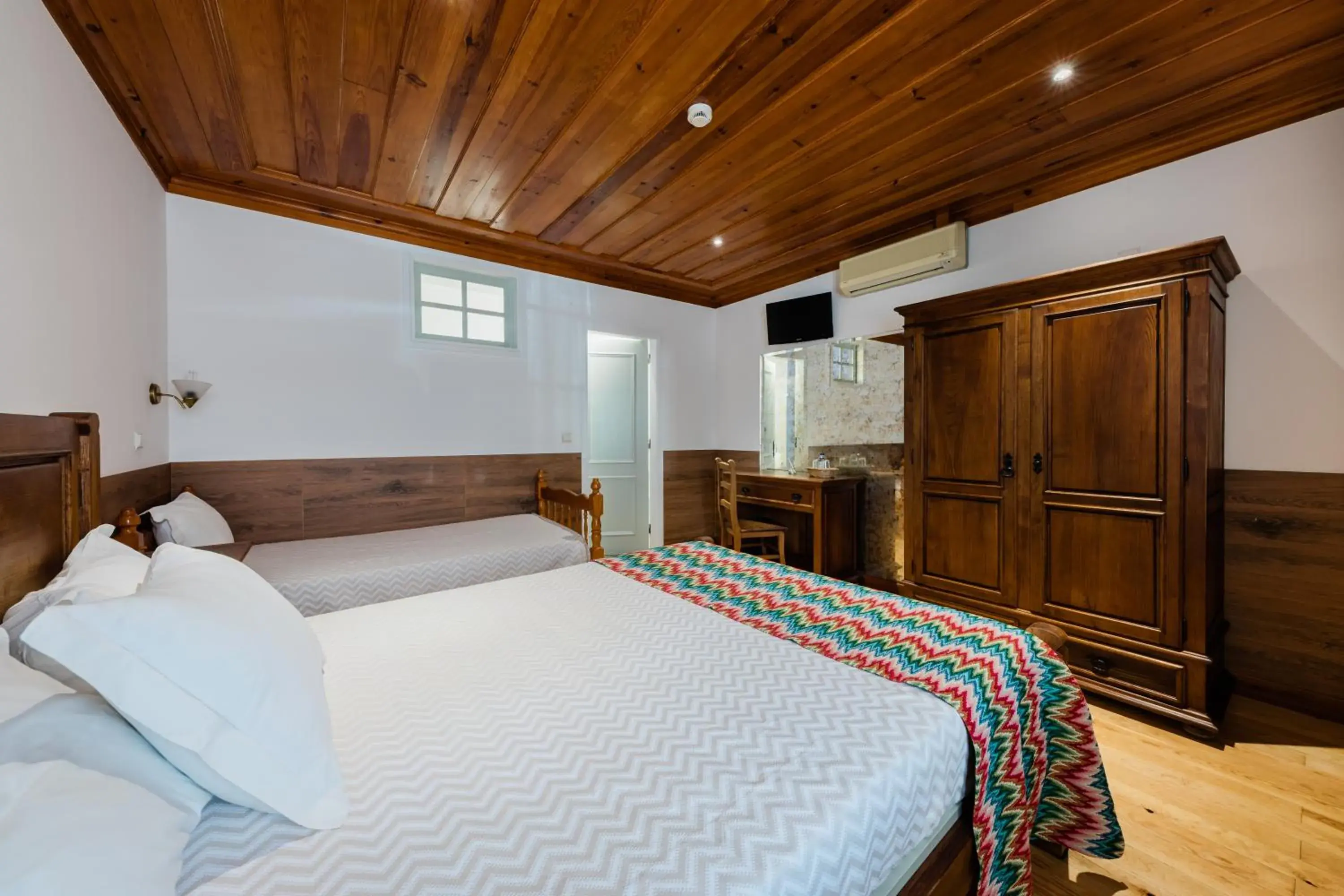 Triple Room in Pátio da Figueira Triple Room in Pátio da Figueira