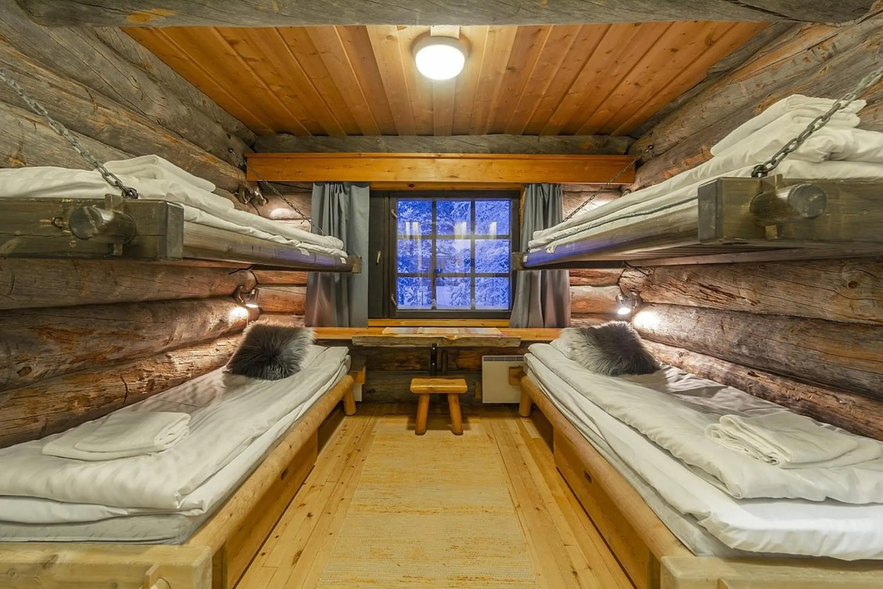 Economy Quadruple Room with Shared Bathroom in Kuukkeli Log Houses Porakka Inn Economy Quadruple Room with Shared Bathroom in Kuukkeli Log Houses Porakka Inn