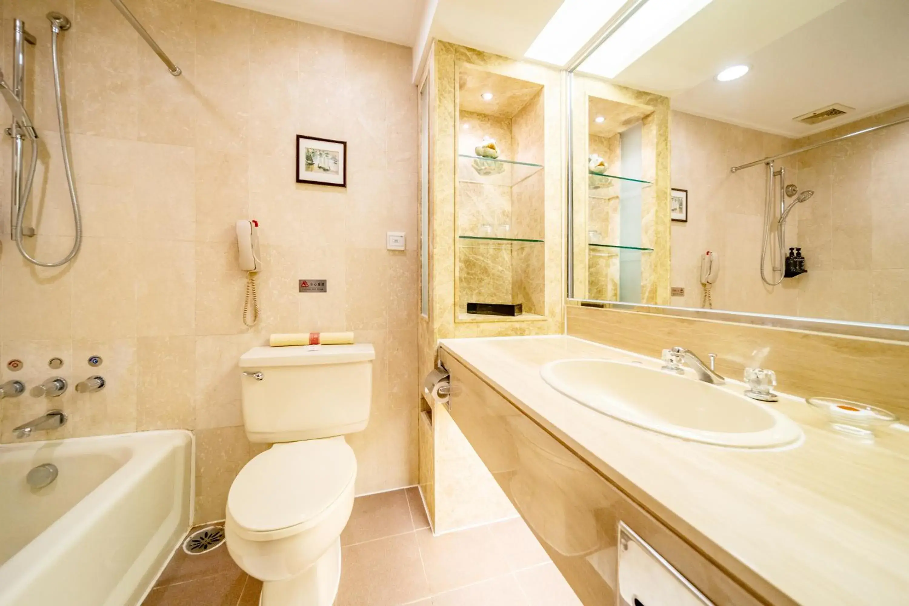 Superior Twin Room in Zhongshan International Hotel Superior Twin Room in Zhongshan International Hotel