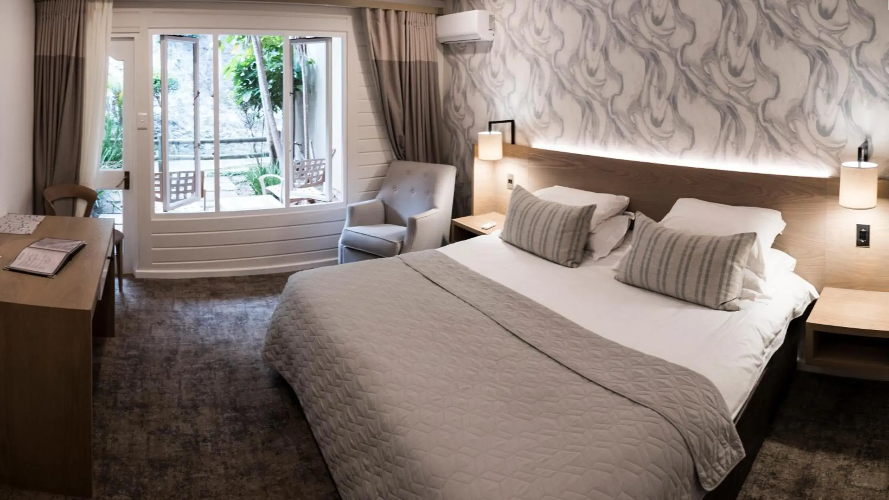 Deluxe Double Room Non-Sea facing in The Kelway Hotel Deluxe Double Room Non-Sea facing in The Kelway Hotel