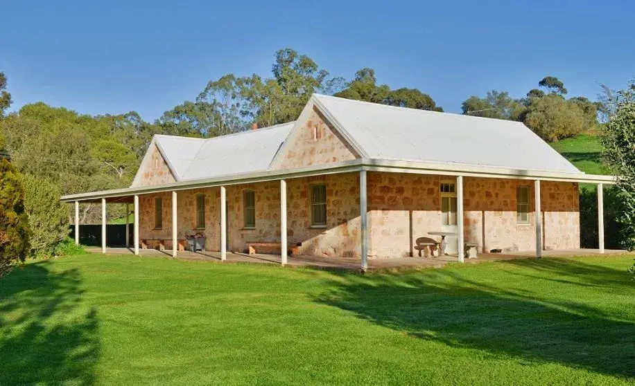 Four-Bedroom House - Men's Kitchen in Bungaree Station Four-Bedroom House - Men's Kitchen in Bungaree Station