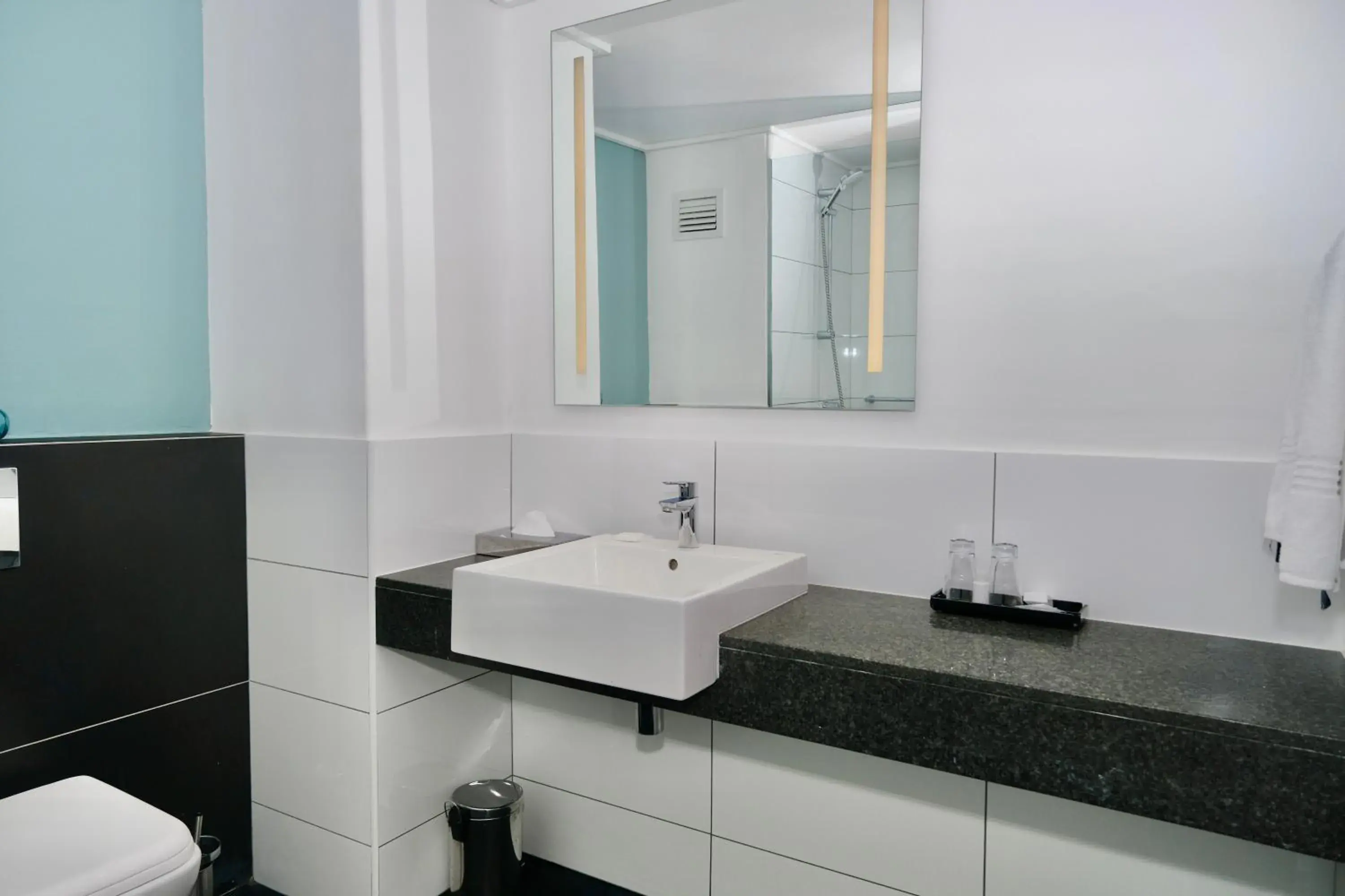 Luxury Double or Twin Room with Mountain View in Simon's Town Quayside Hotel Luxury Double or Twin Room with Mountain View in Simon's Town Quayside Hotel